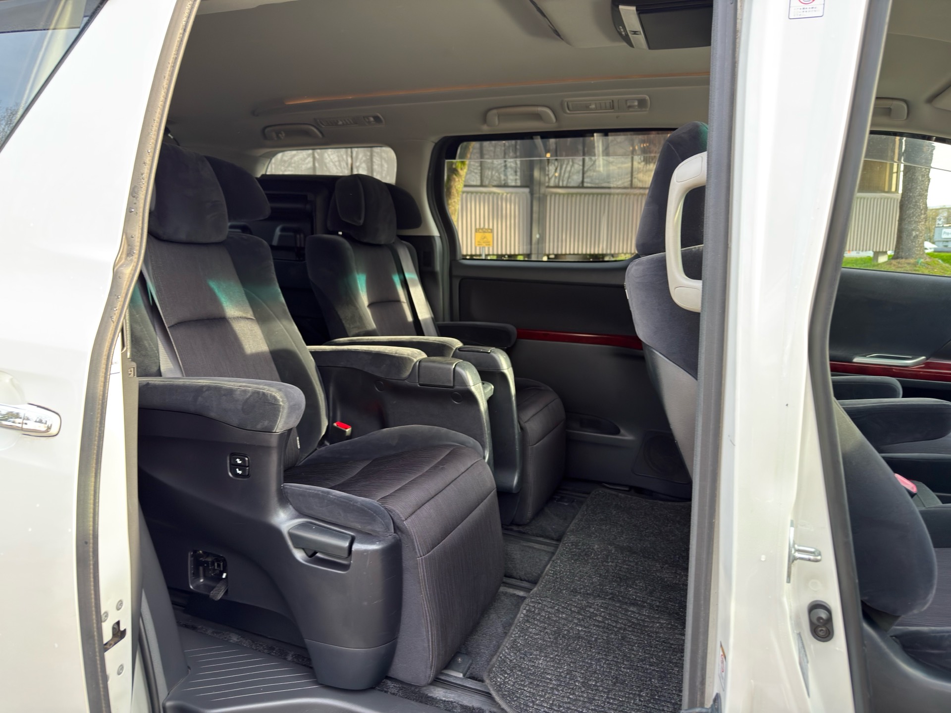 Vehicle photo 13