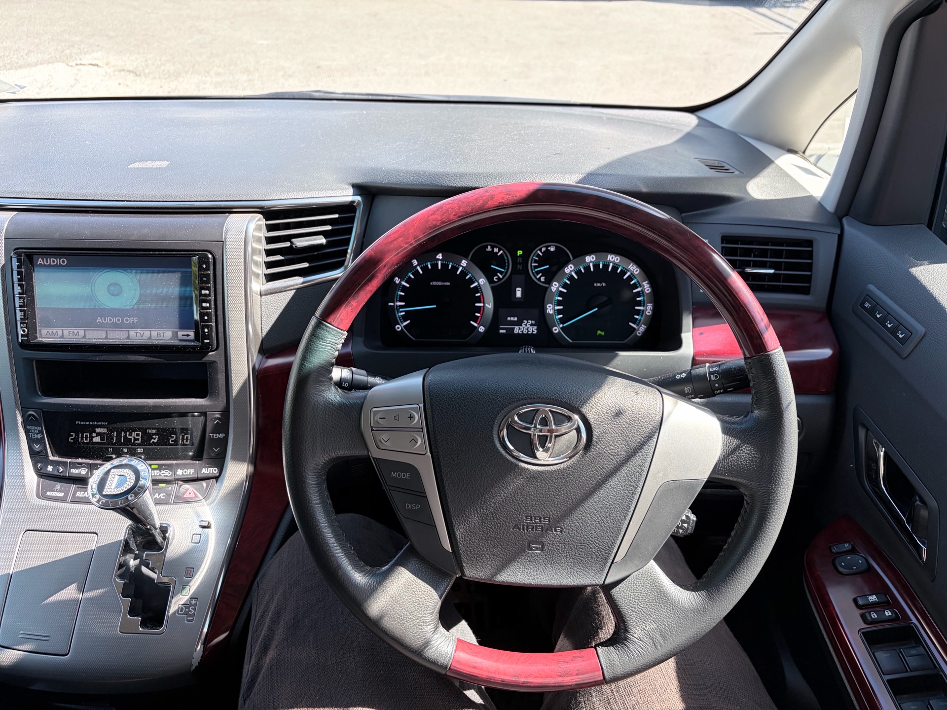 Vehicle photo 9
