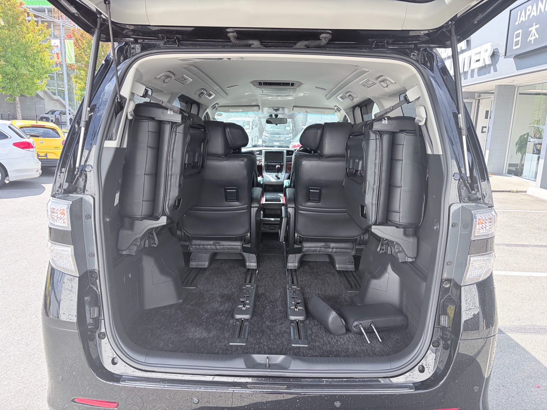 Vehicle photo 21