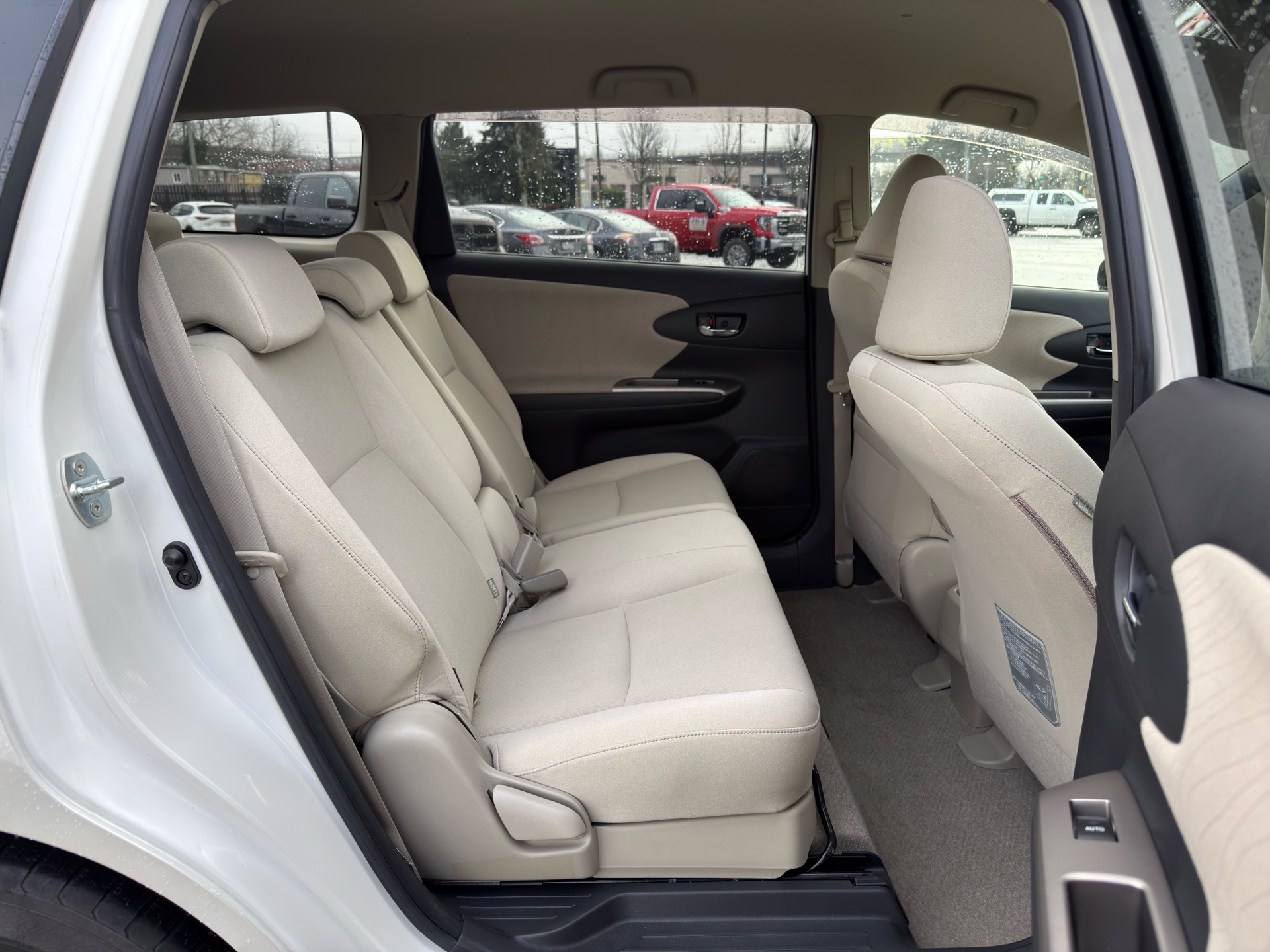 Vehicle photo 13