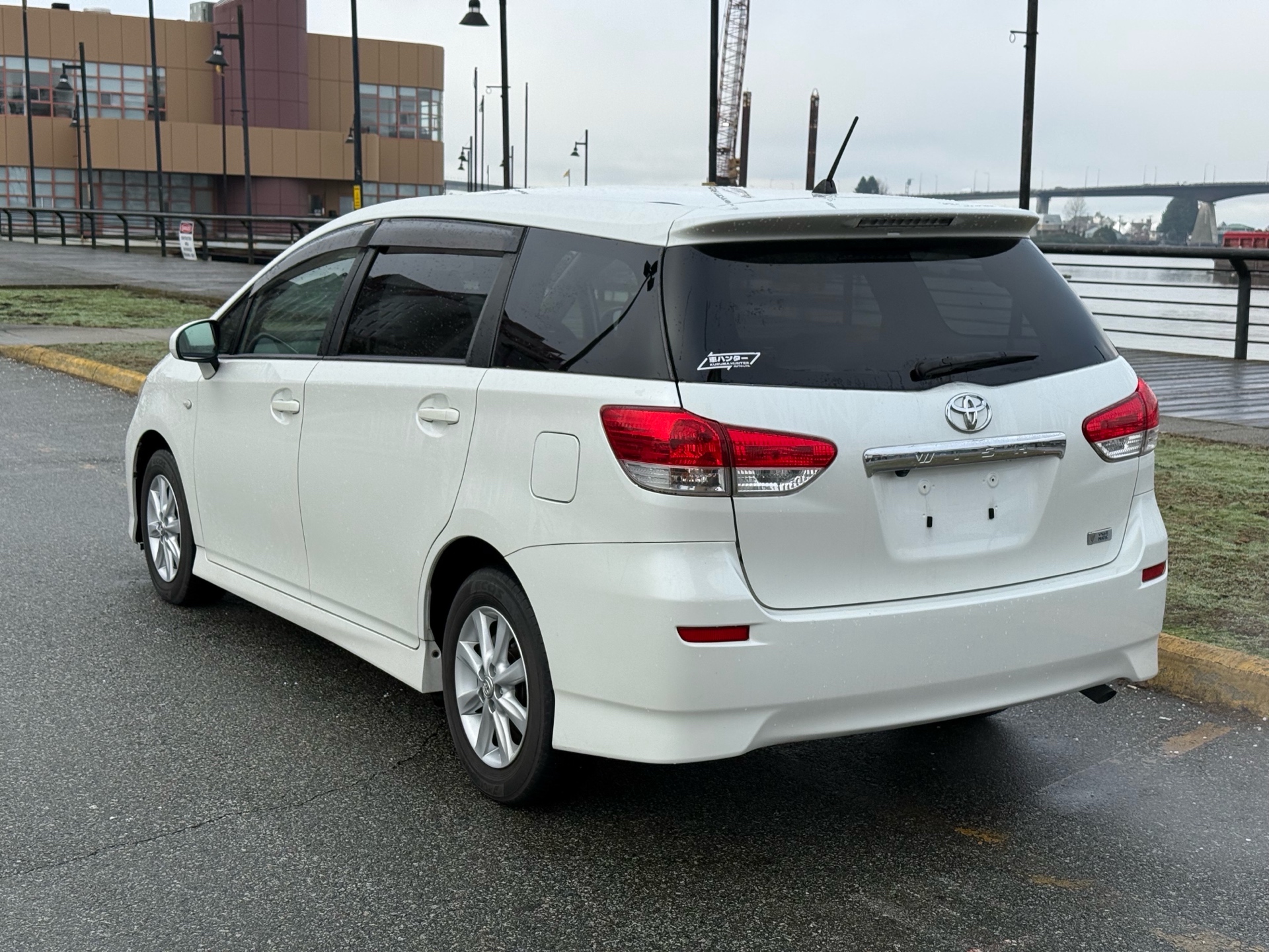 Vehicle photo 4