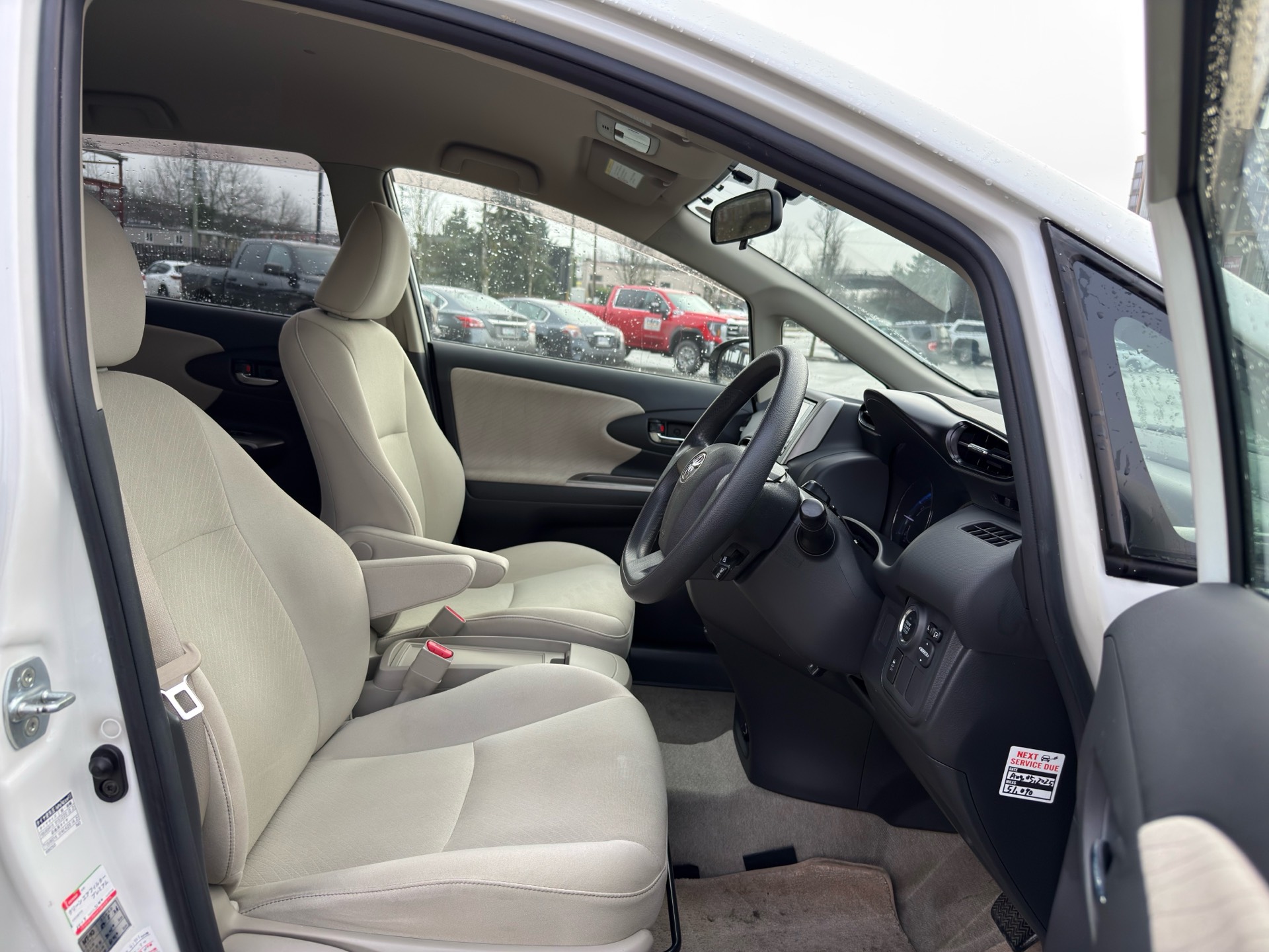 Vehicle photo 12