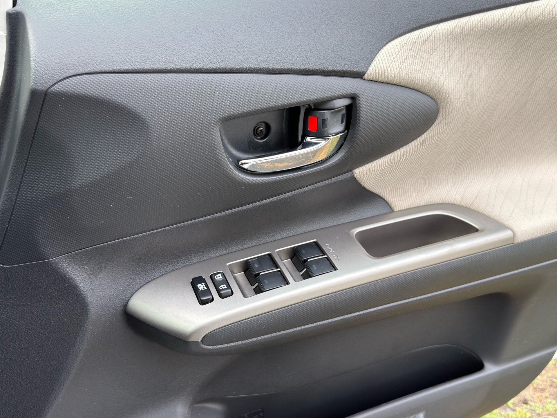 Vehicle photo 11