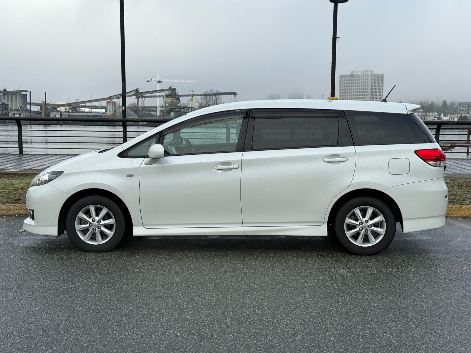 Vehicle photo 3