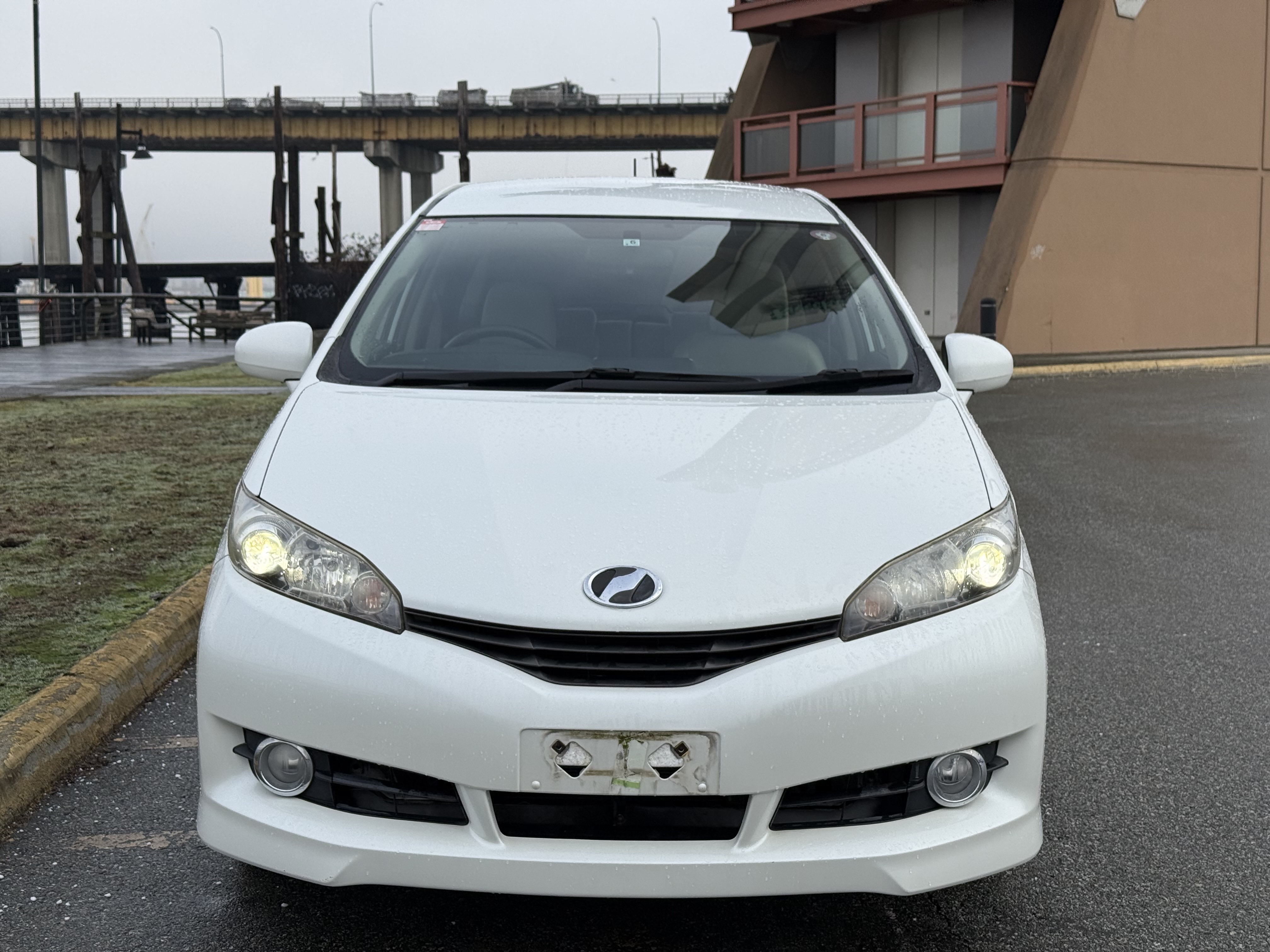 Vehicle photo 2