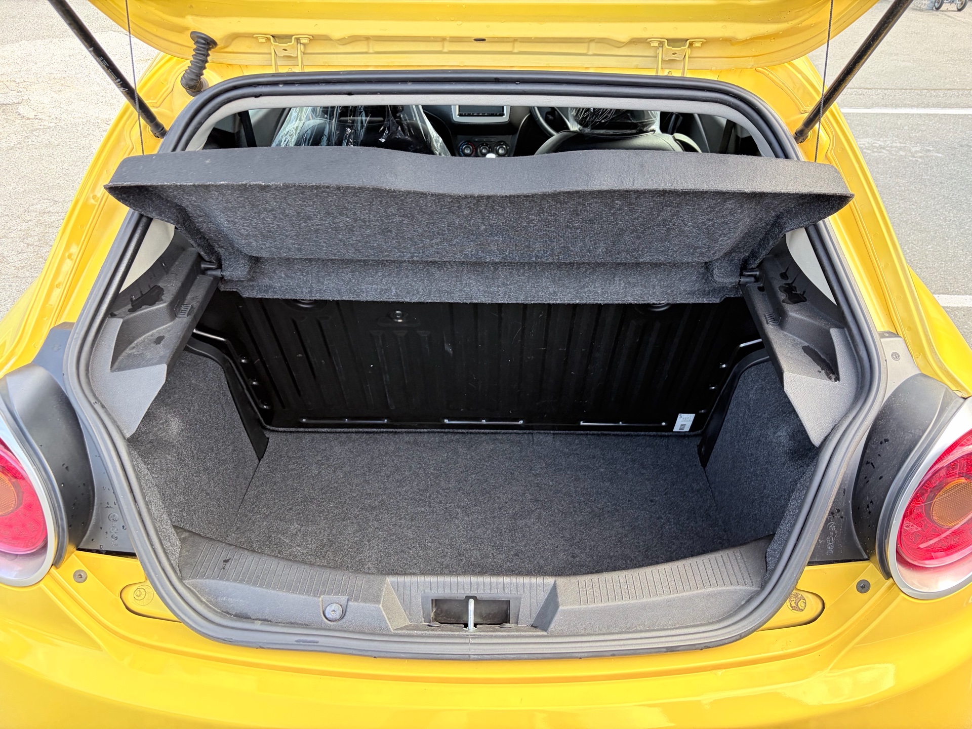 Vehicle photo 18