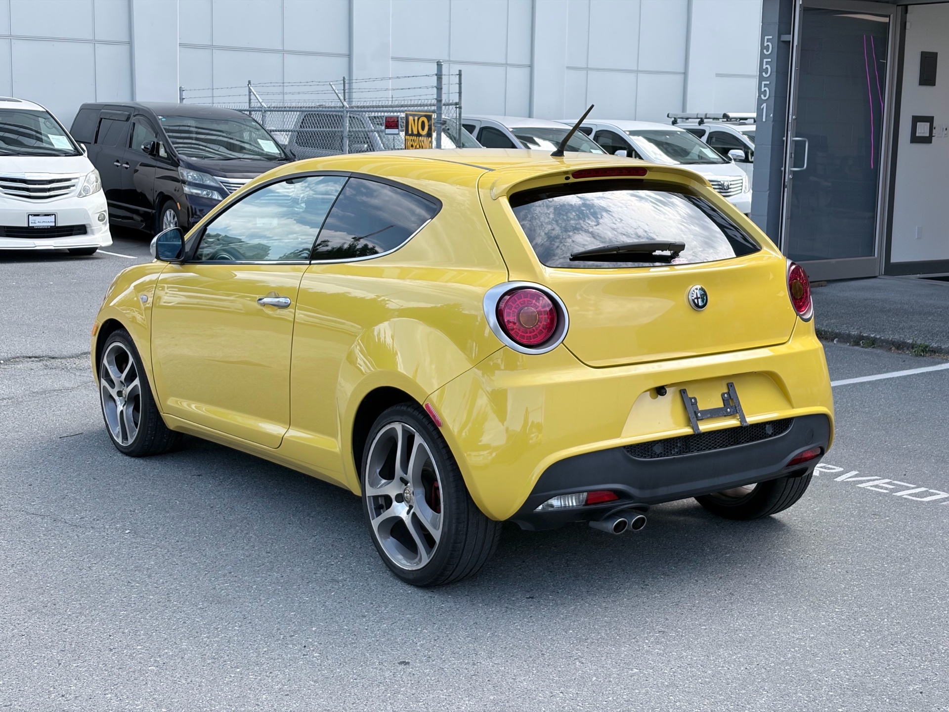 Vehicle photo 5