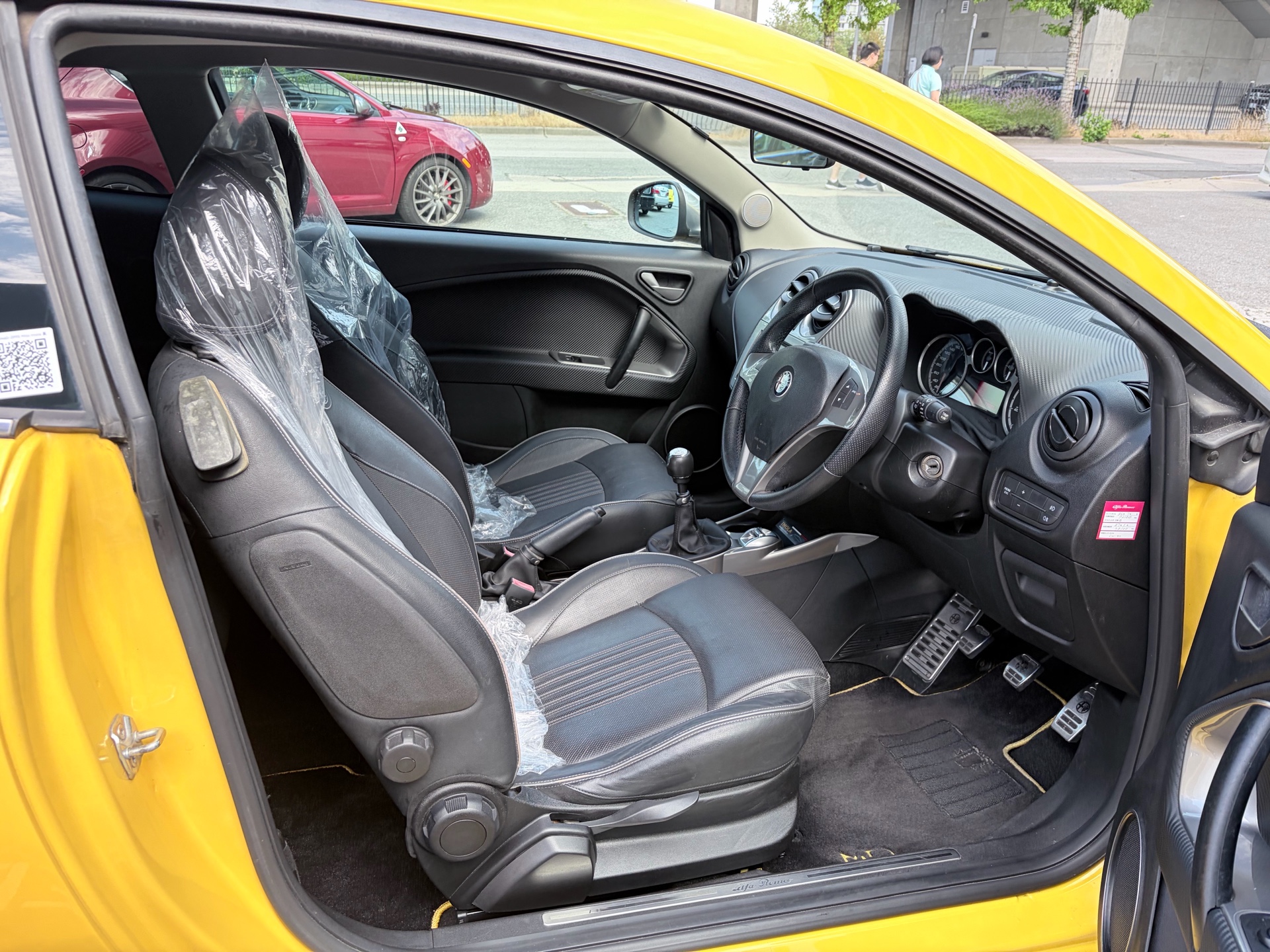 Vehicle photo 16