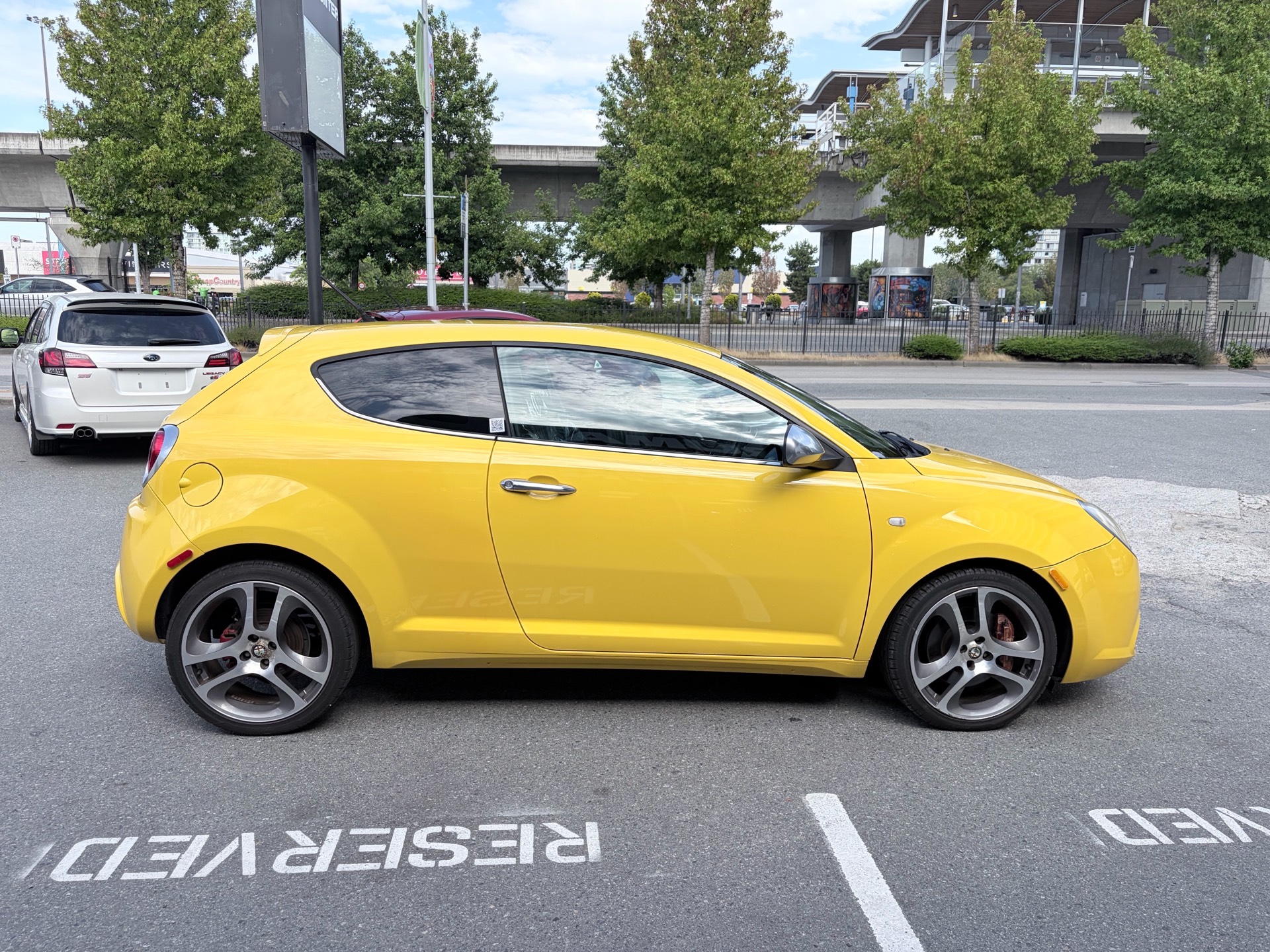 Vehicle photo 8