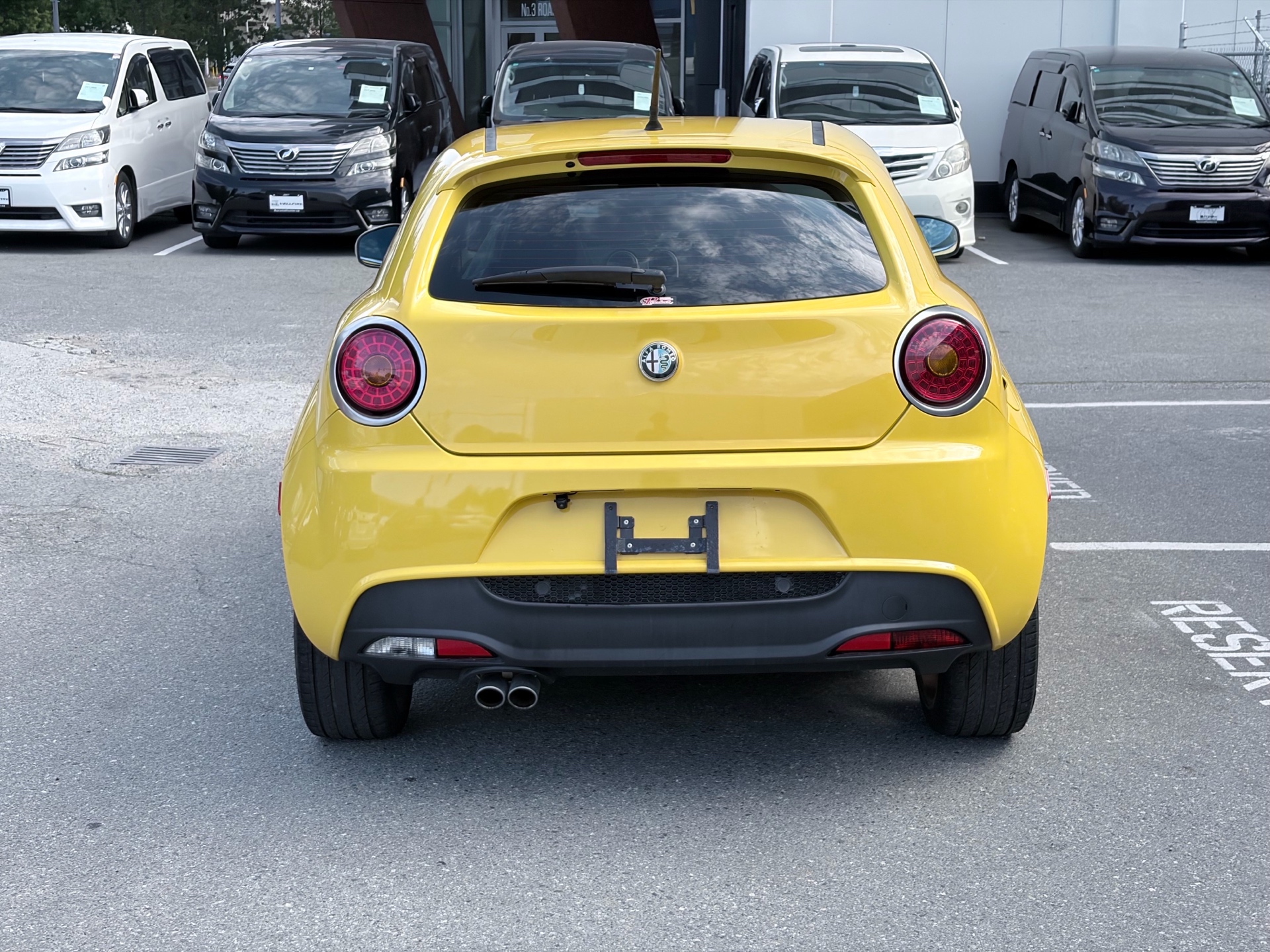 Vehicle photo 6