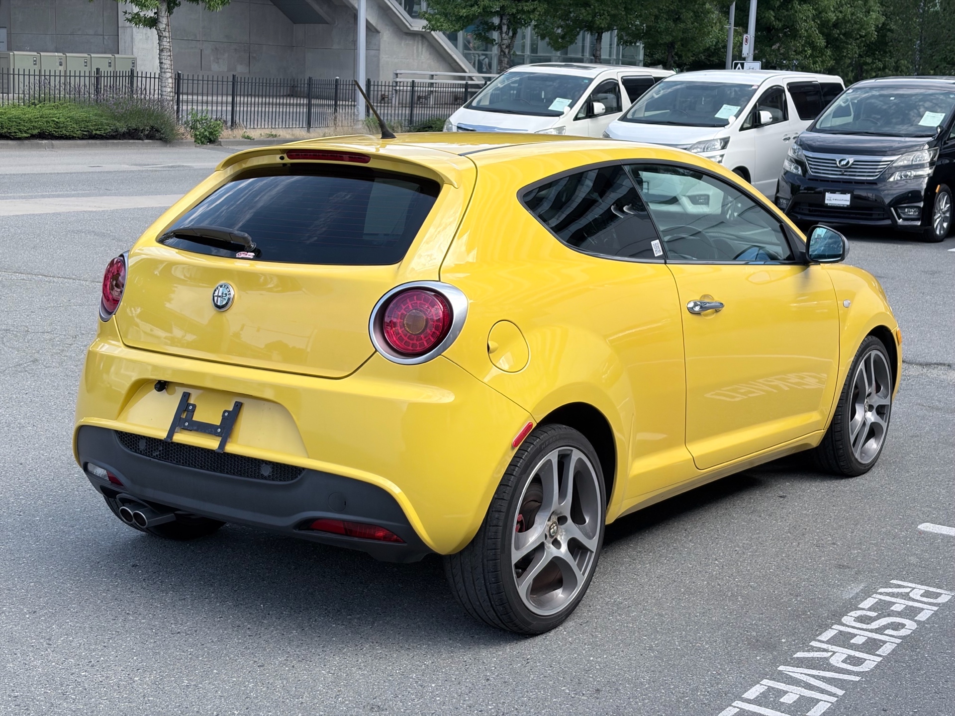 Vehicle photo 7