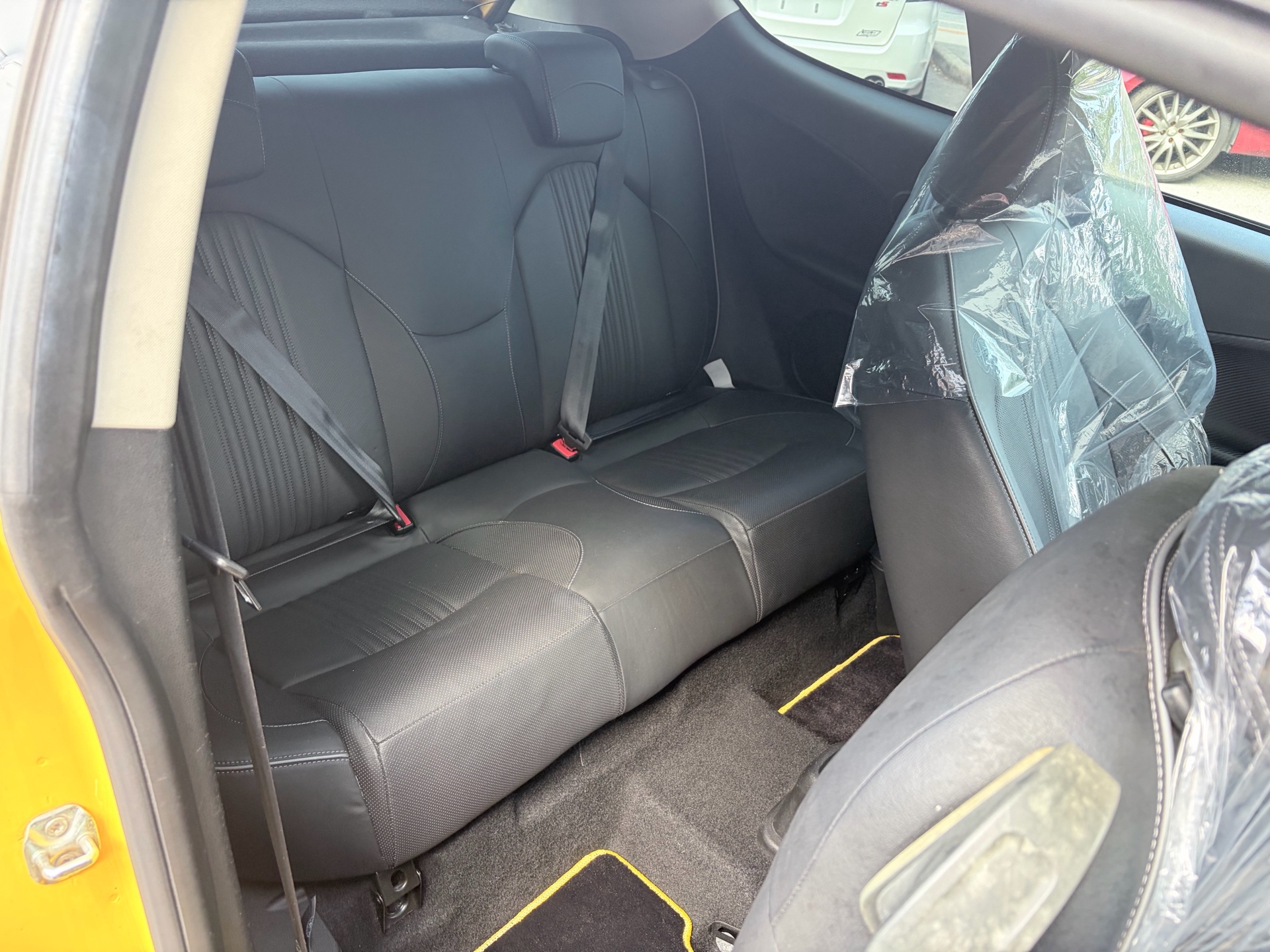 Vehicle photo 17
