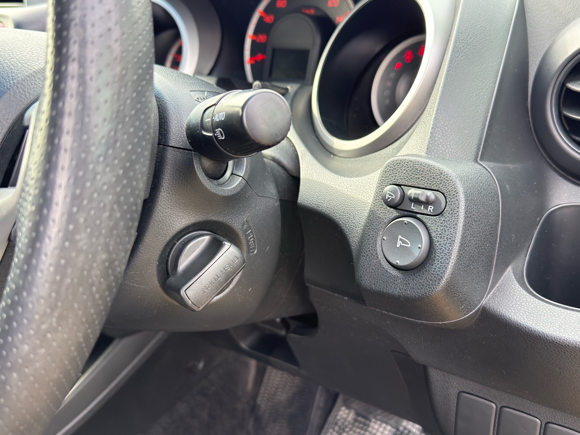 Vehicle photo 11