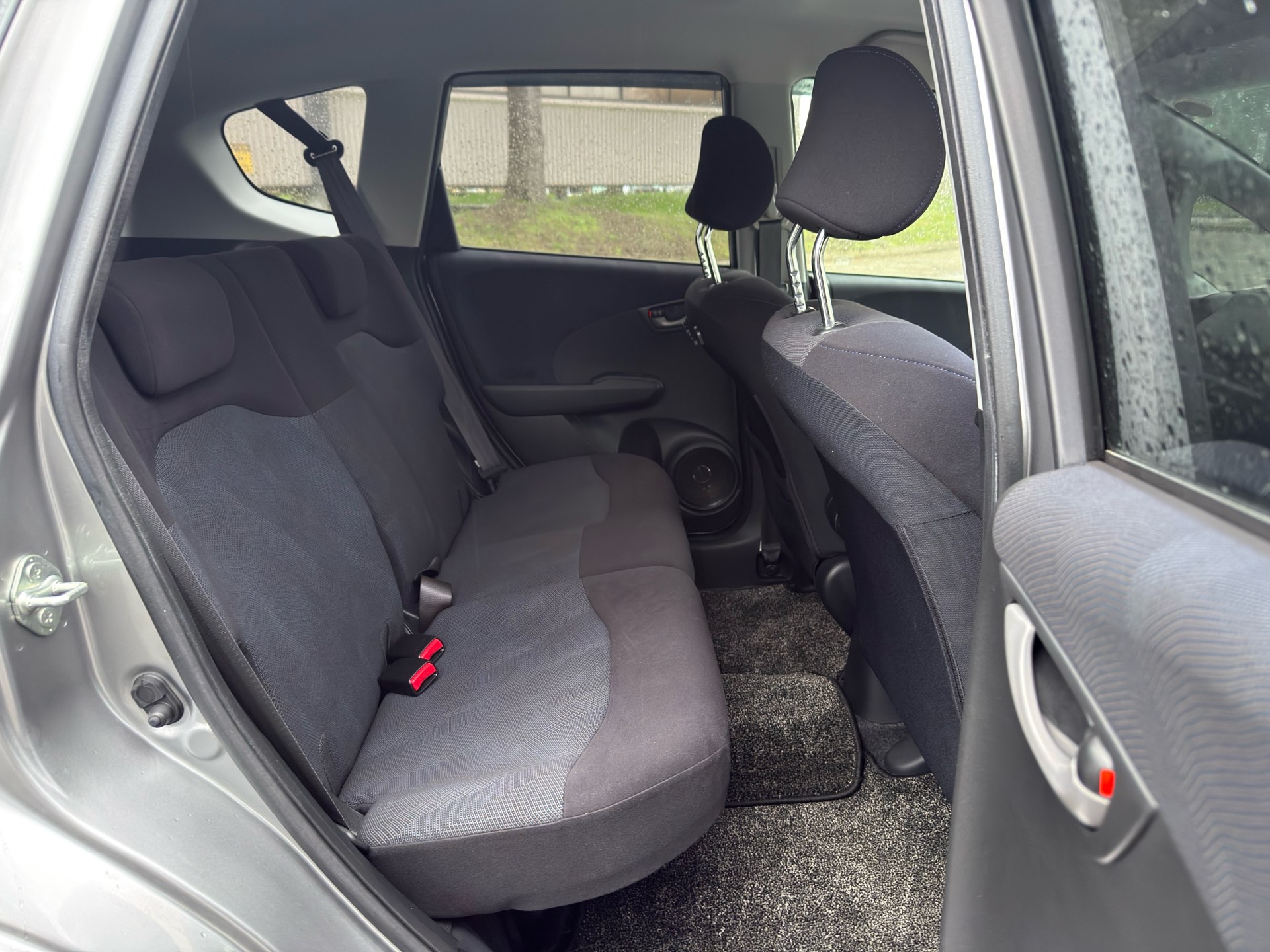 Vehicle photo 13