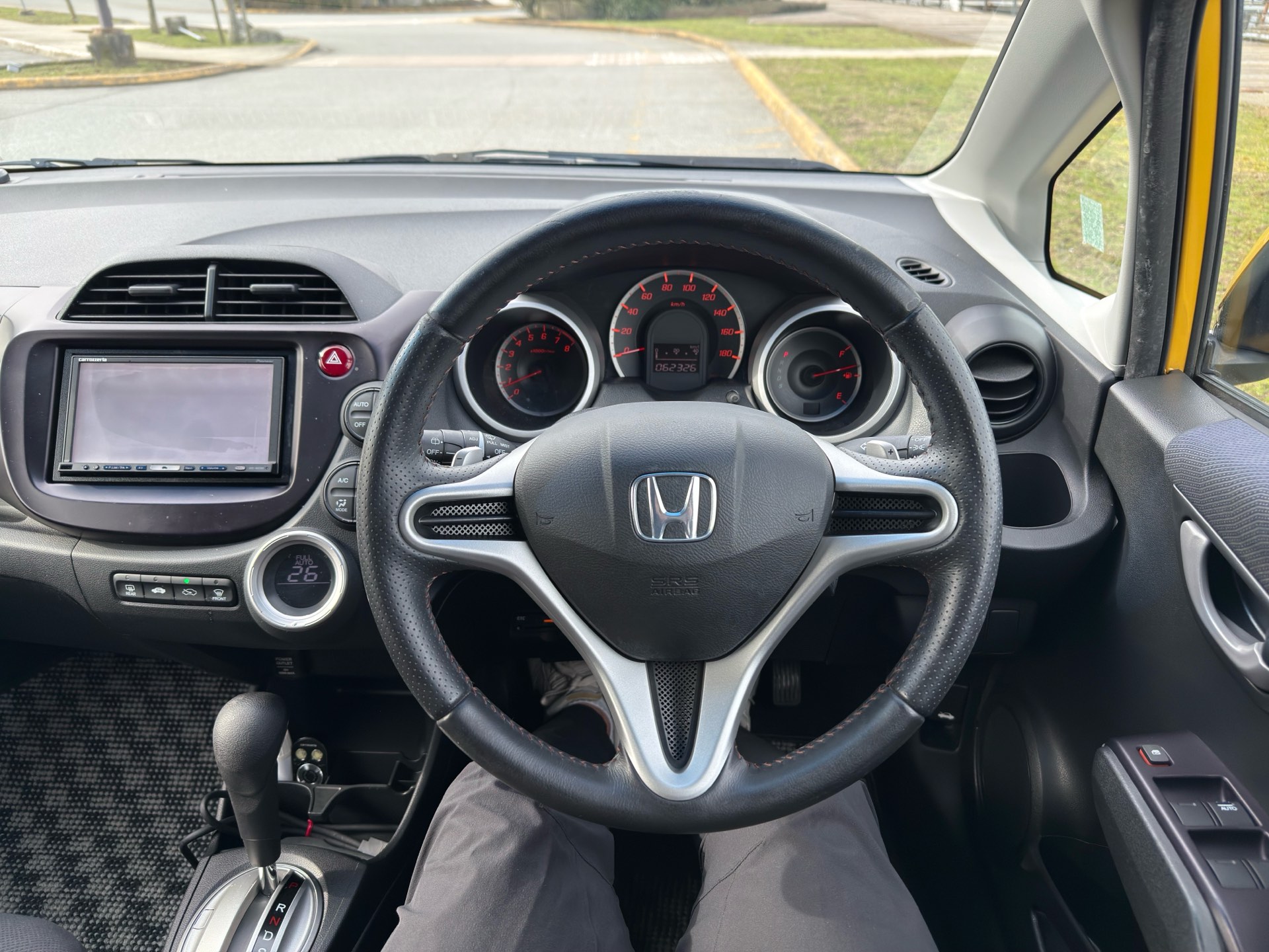 Vehicle photo 7