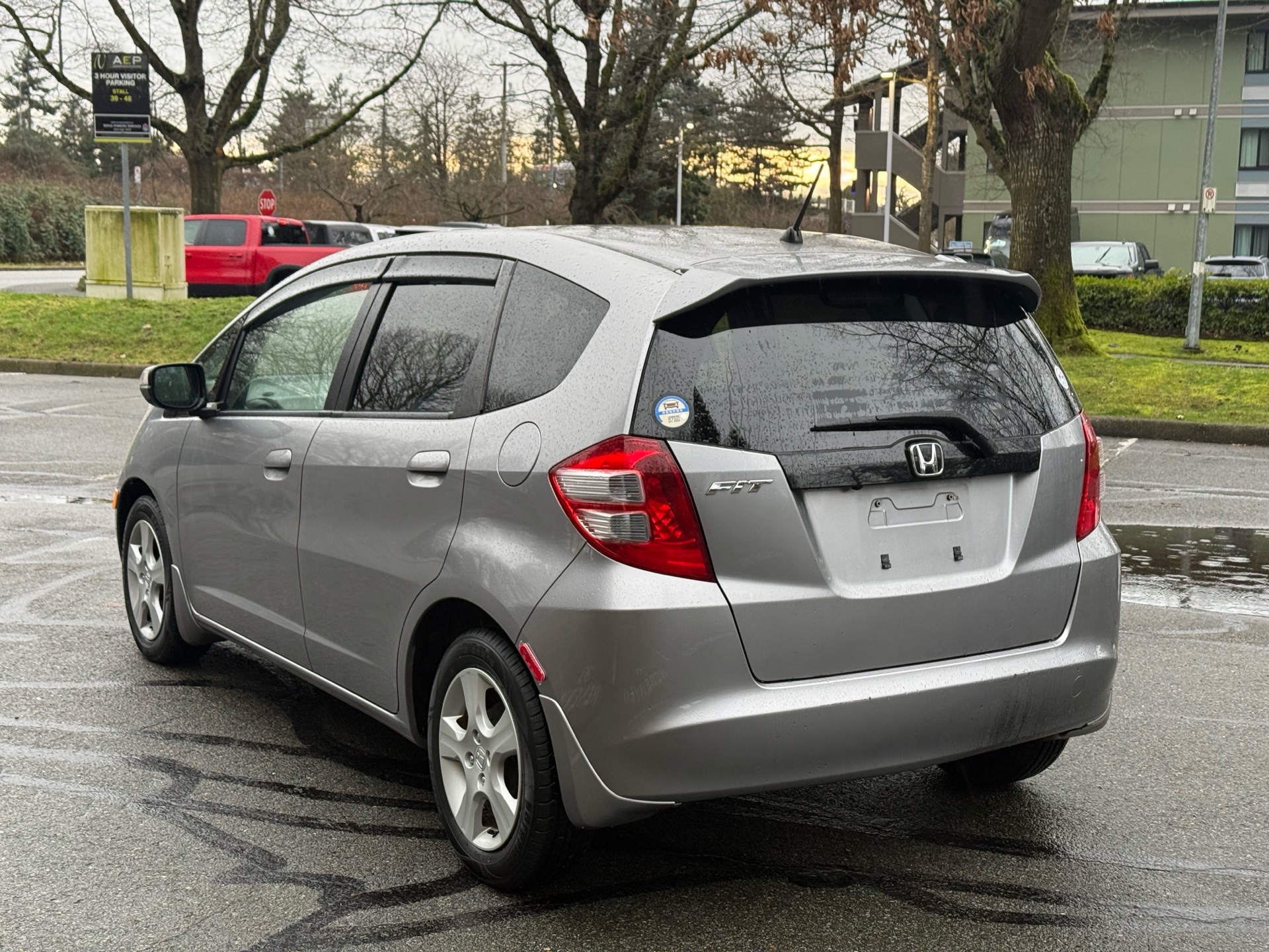 Vehicle photo 4