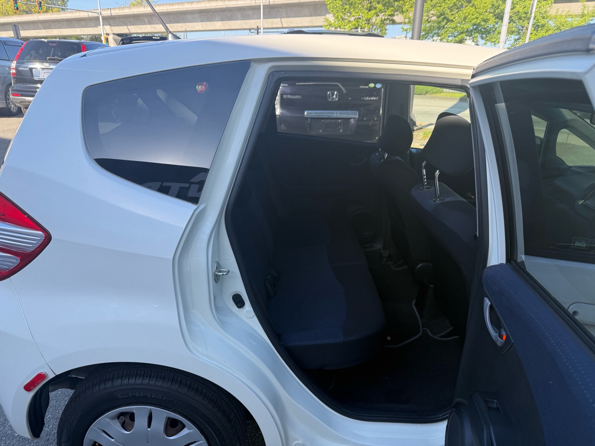 Vehicle photo 10