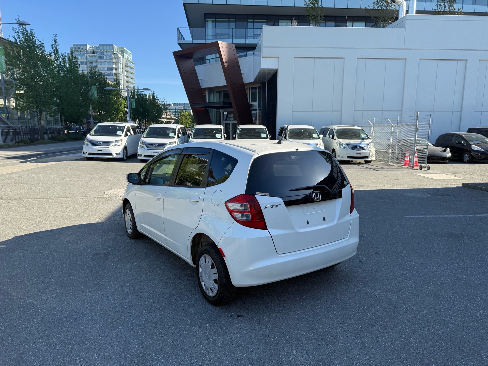 Vehicle photo 6
