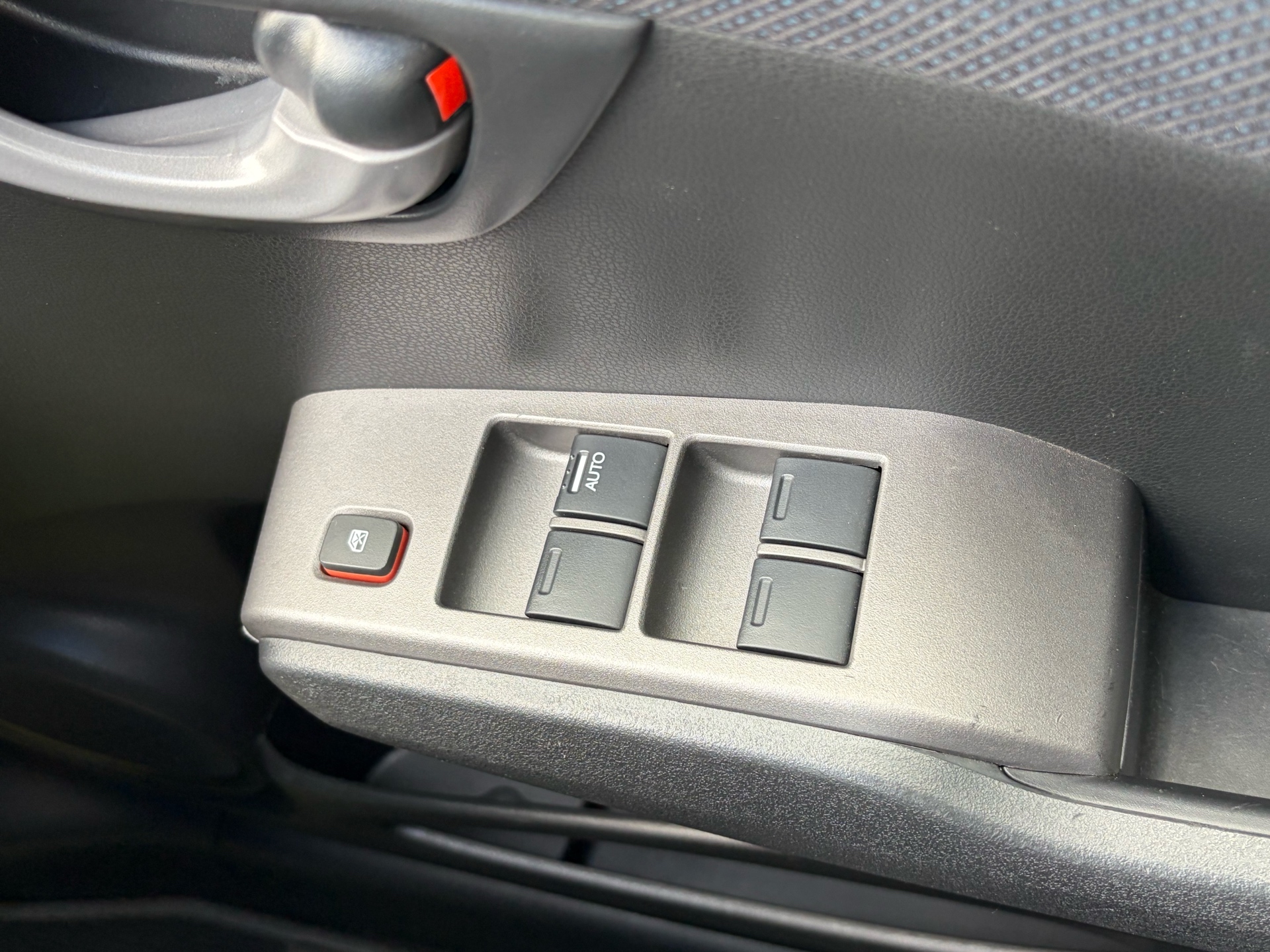 Vehicle photo 15