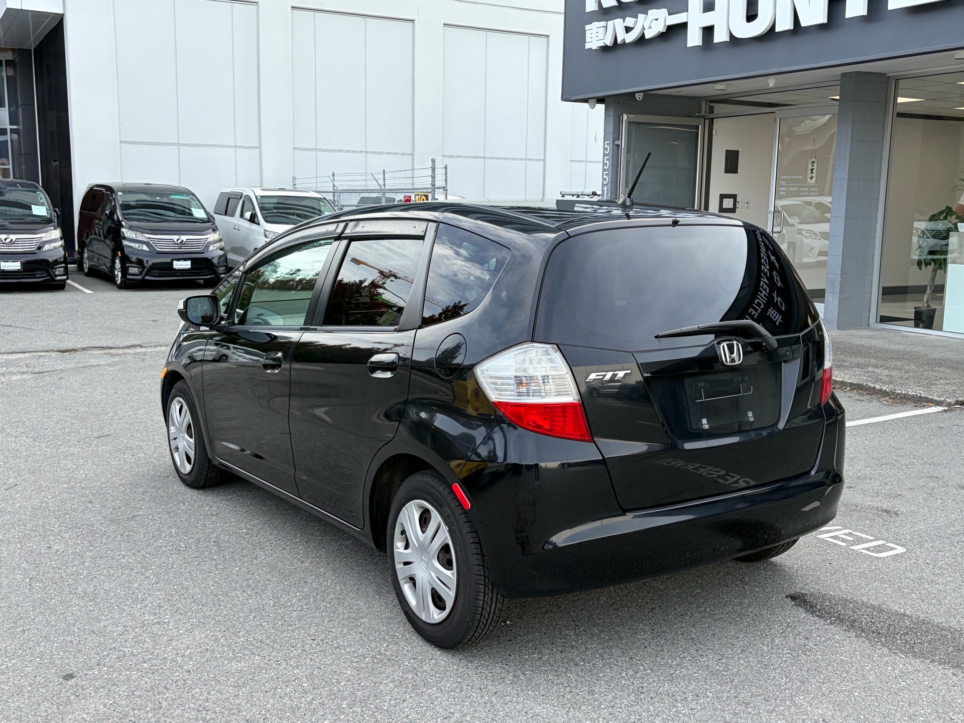 Vehicle photo 4