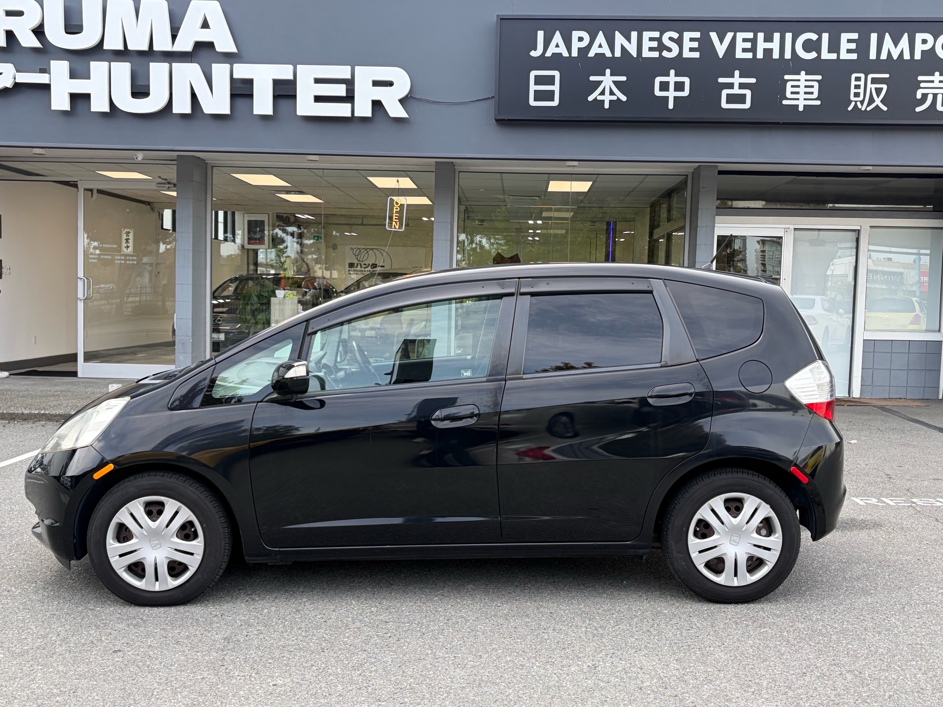 Vehicle photo 3