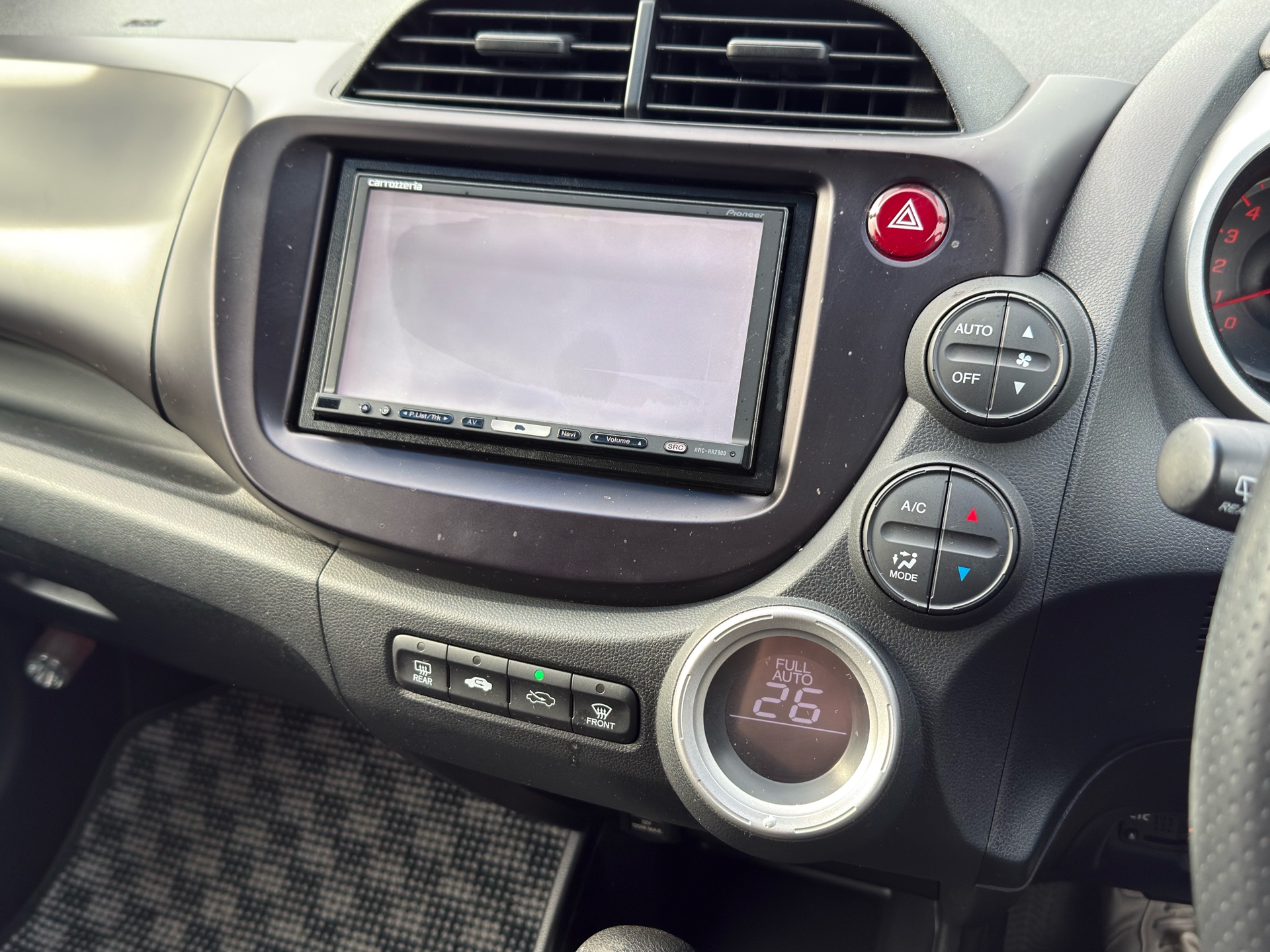 Vehicle photo 9