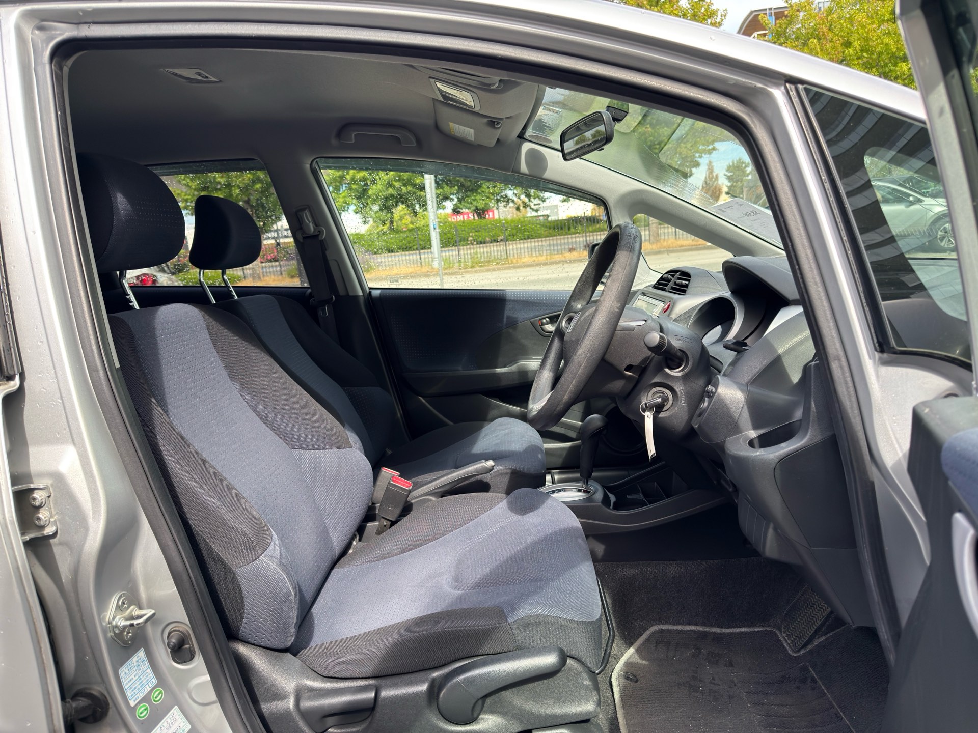 Vehicle photo 12