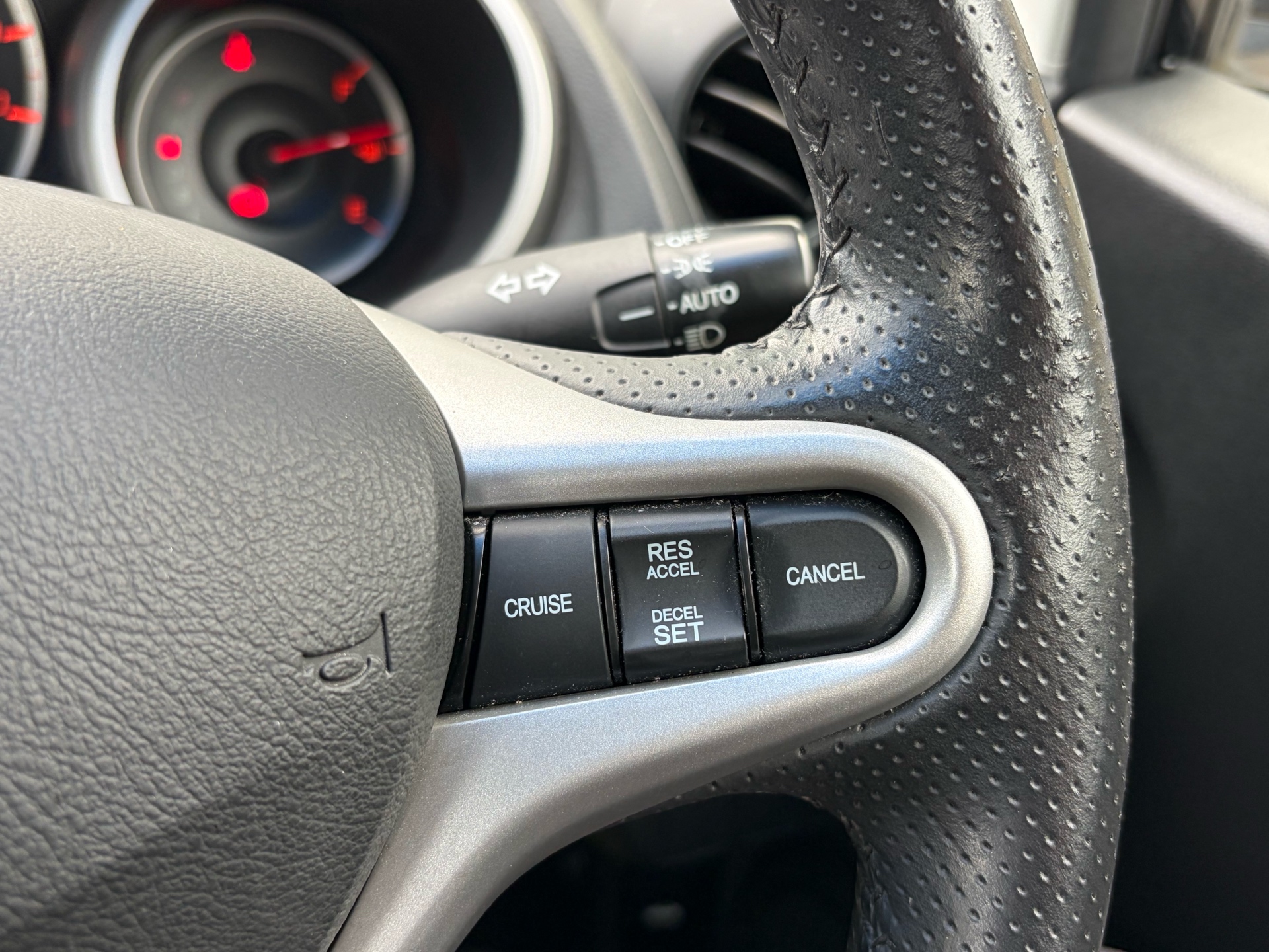 Vehicle photo 14