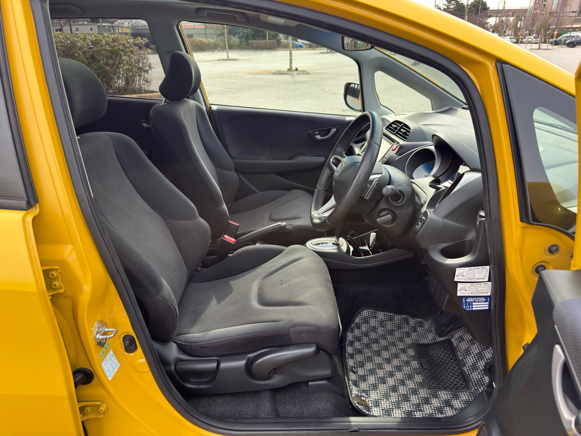 Vehicle photo 14
