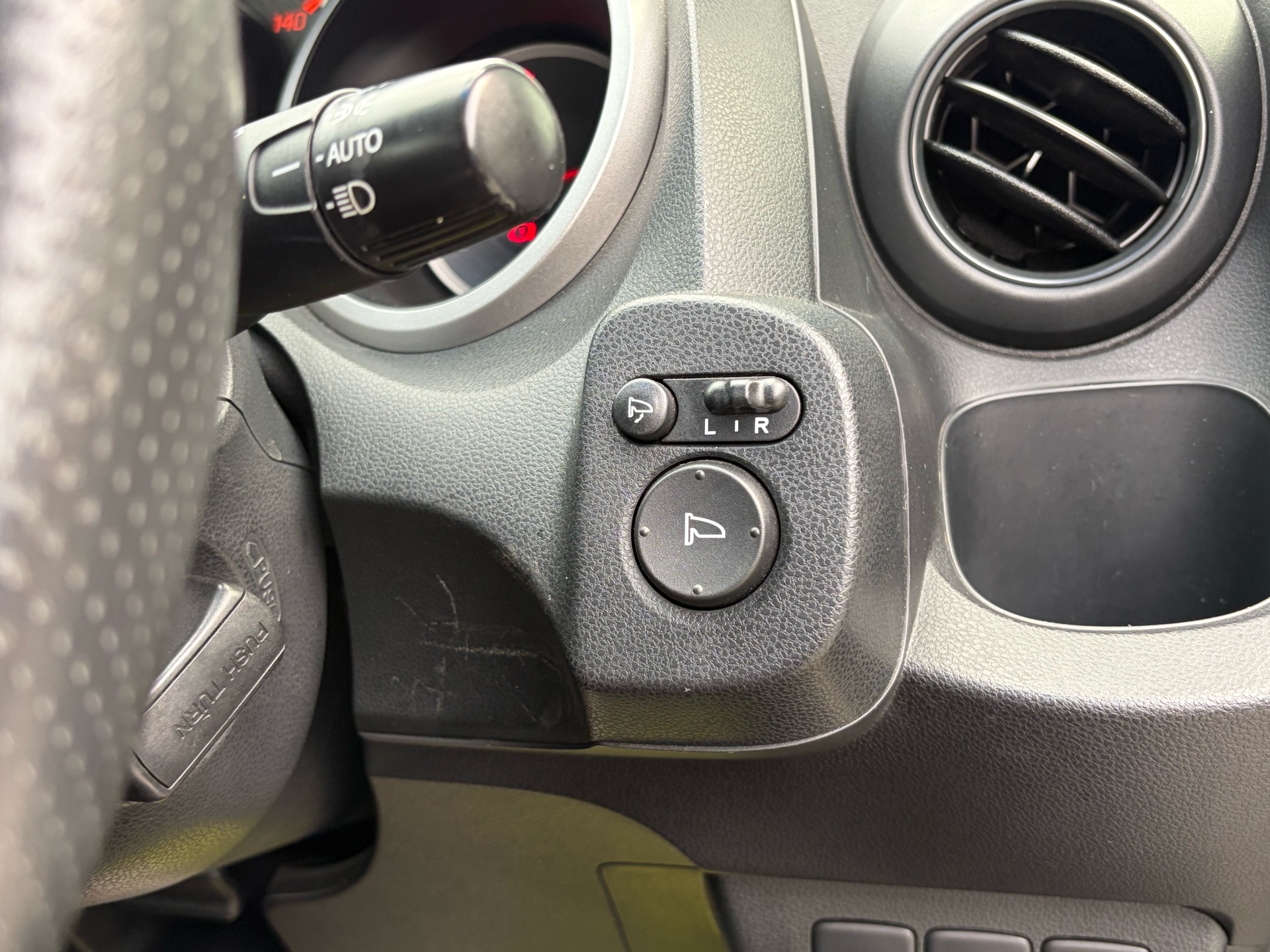 Vehicle photo 16
