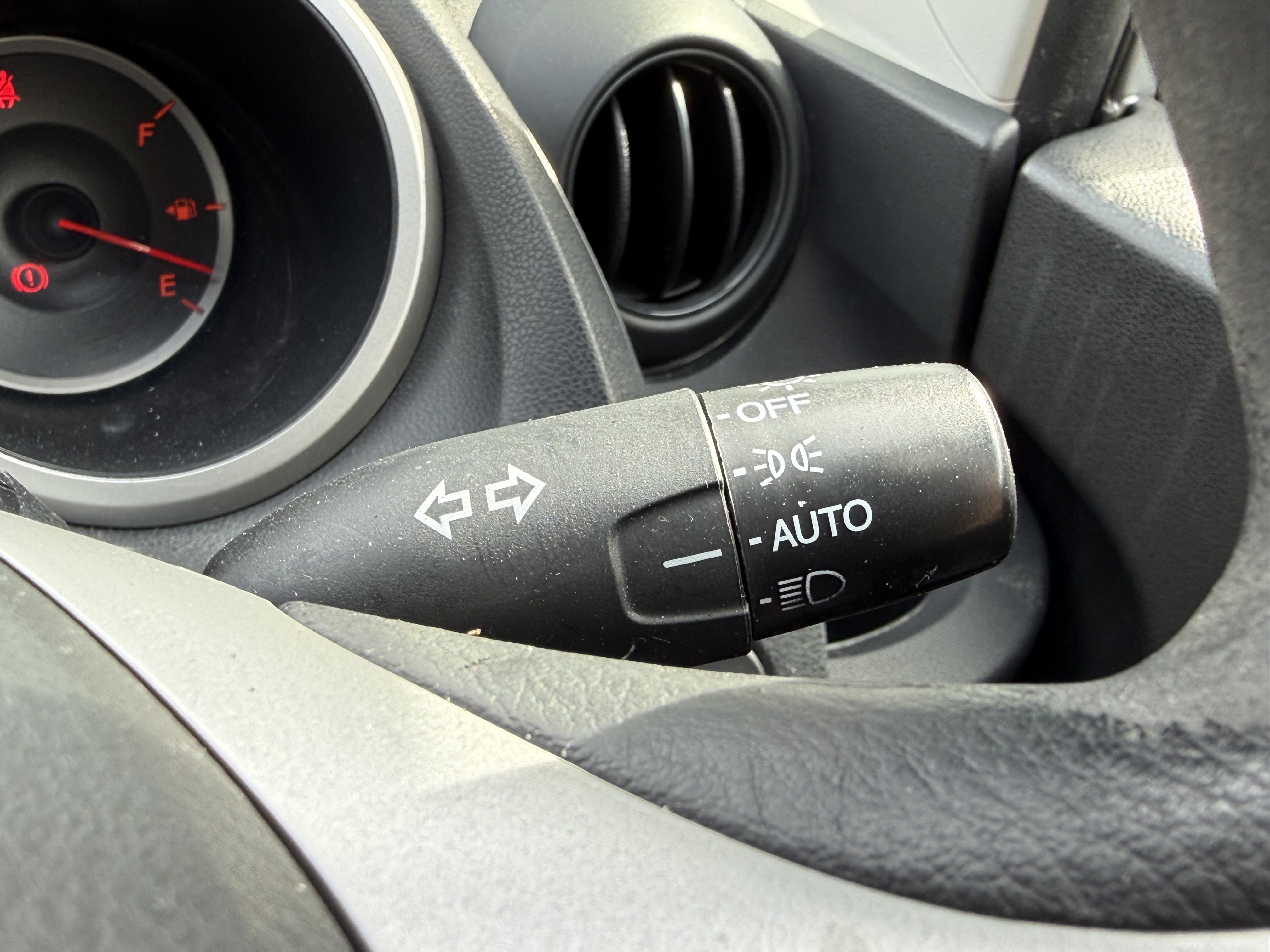 Vehicle photo 9