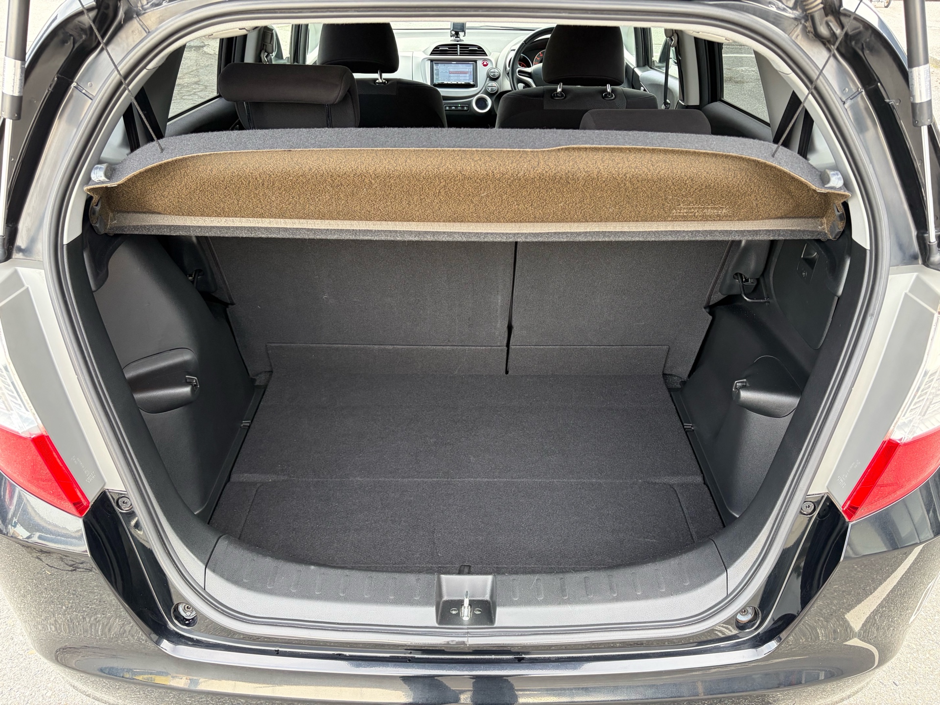 Vehicle photo 19