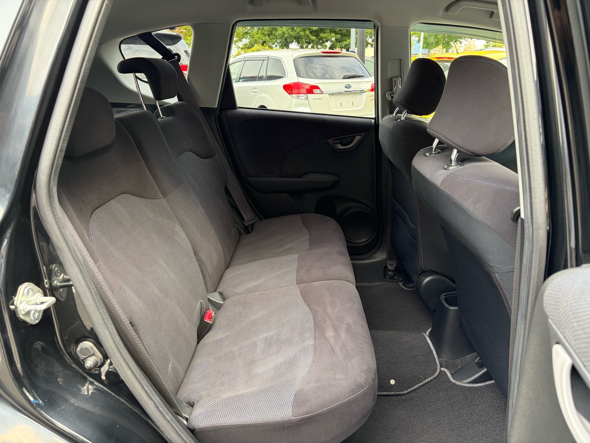 Vehicle photo 18