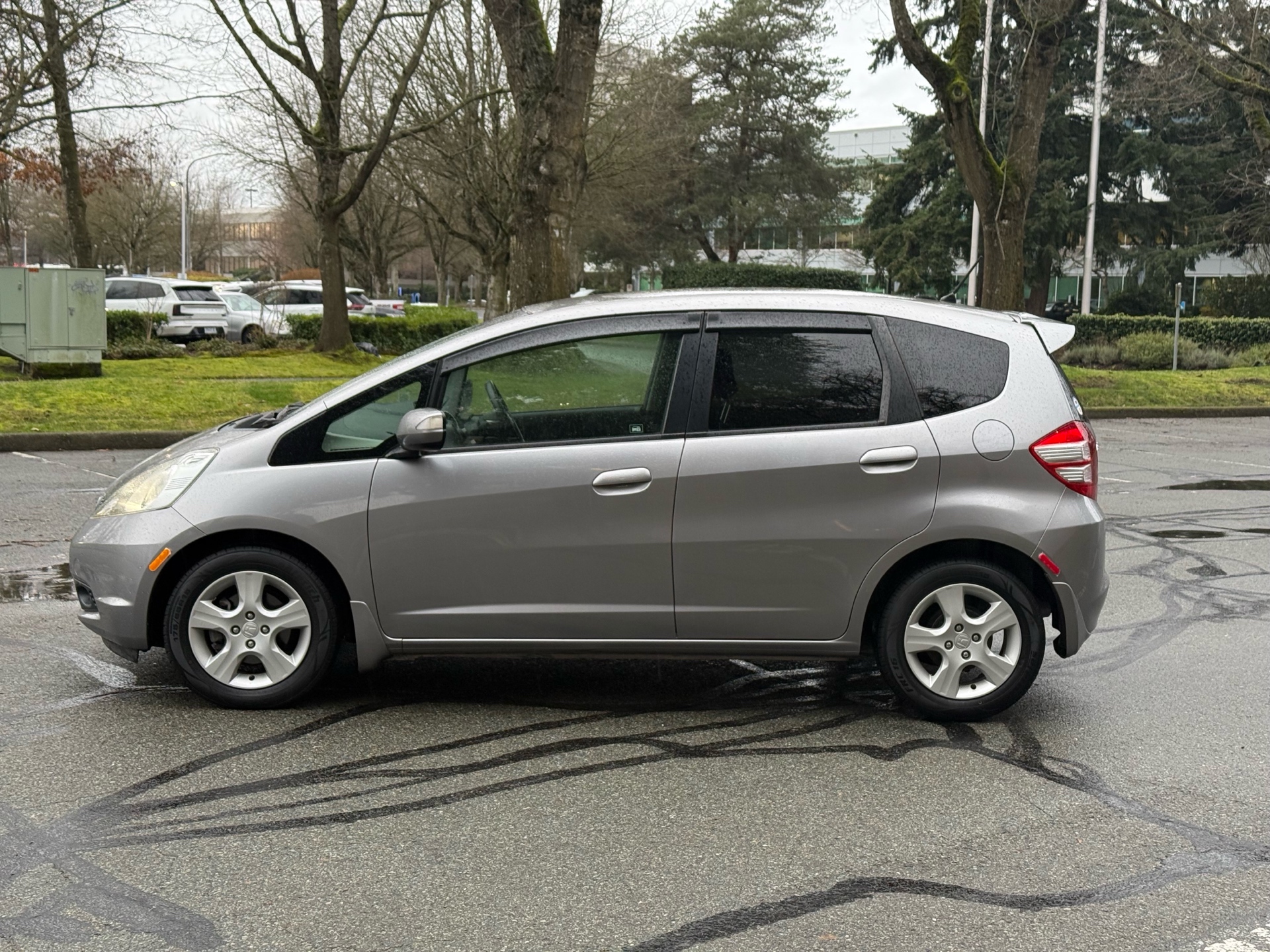Vehicle photo 3