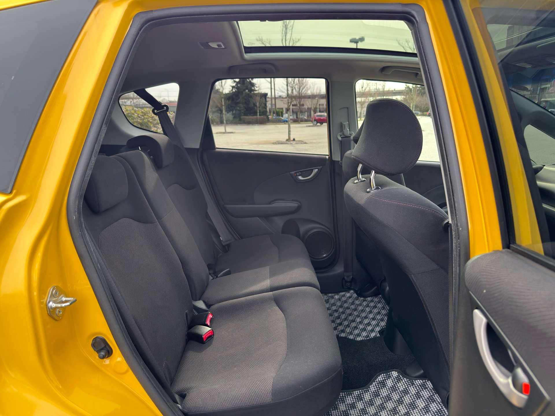 Vehicle photo 15