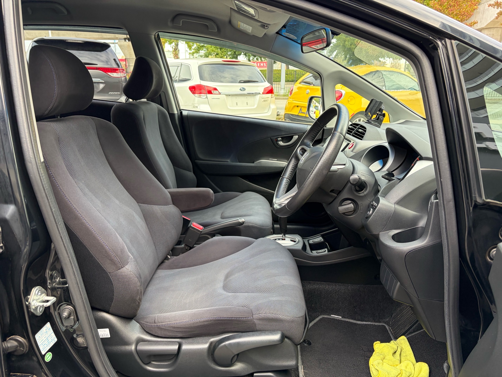 Vehicle photo 17