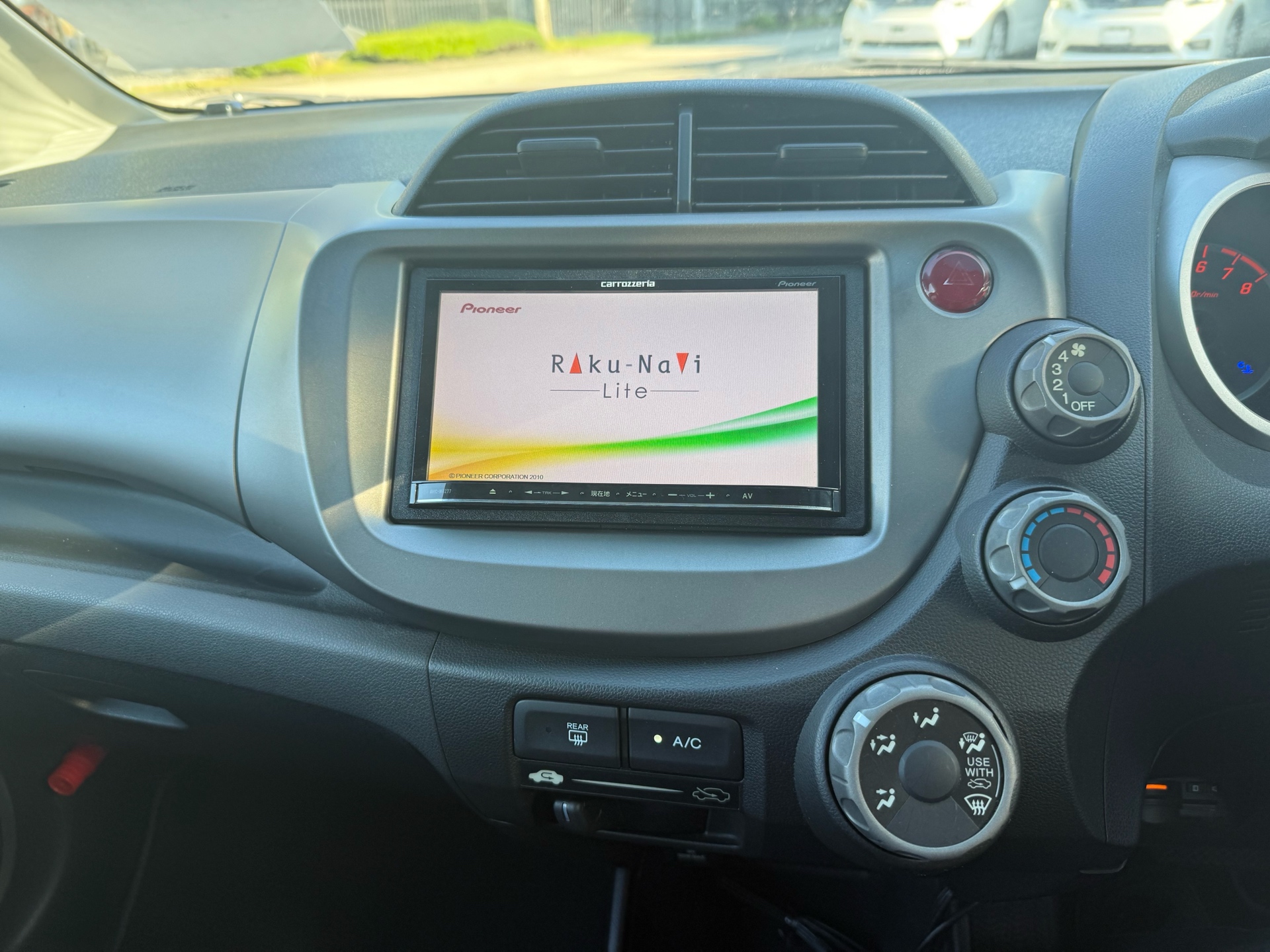 Vehicle photo 14