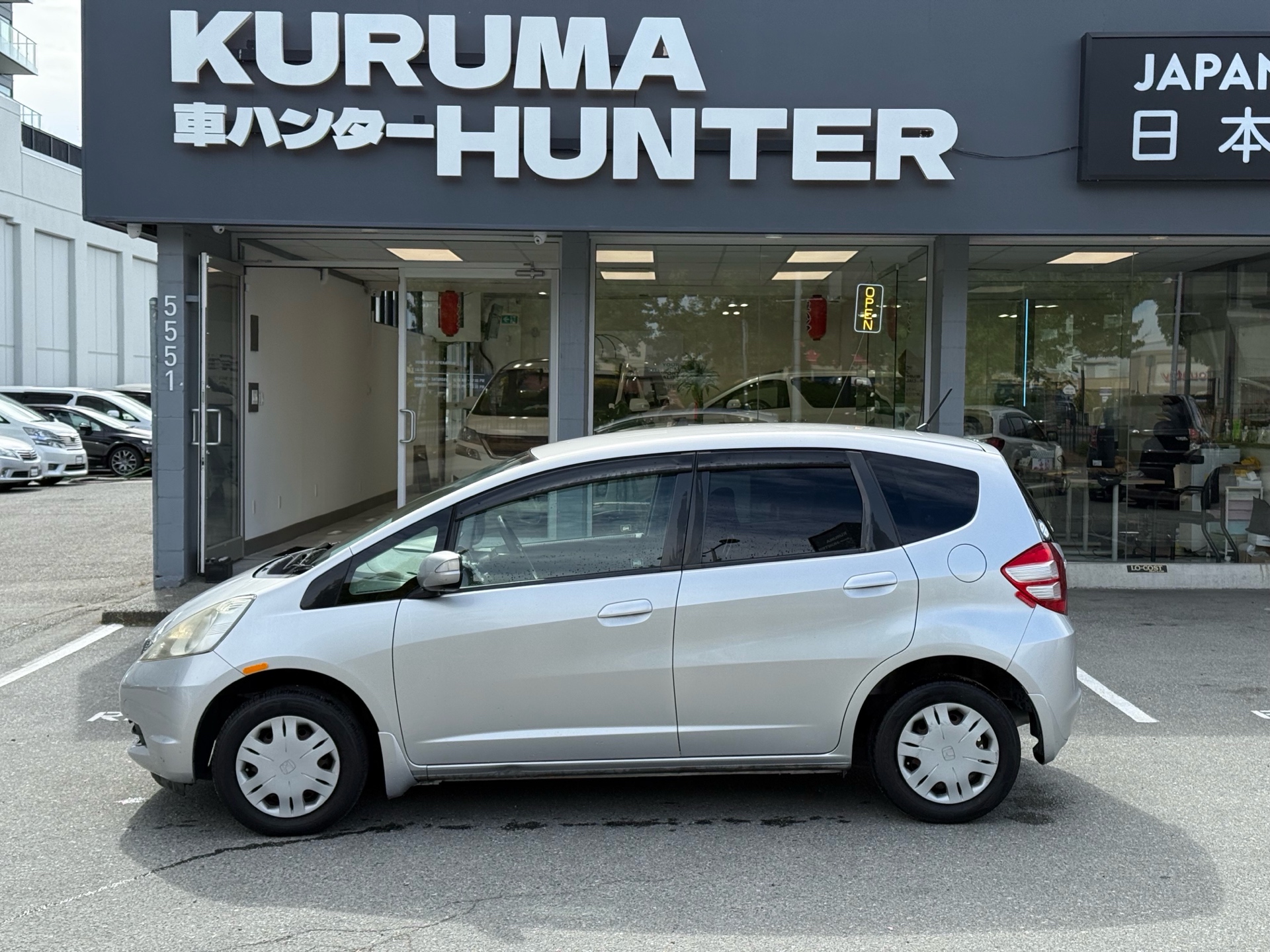 Vehicle photo 3