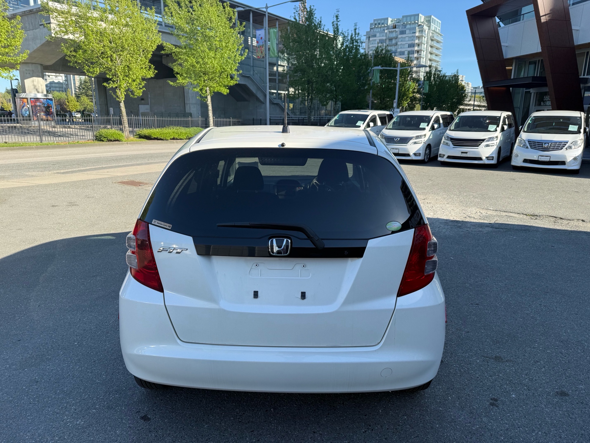 Vehicle photo 8