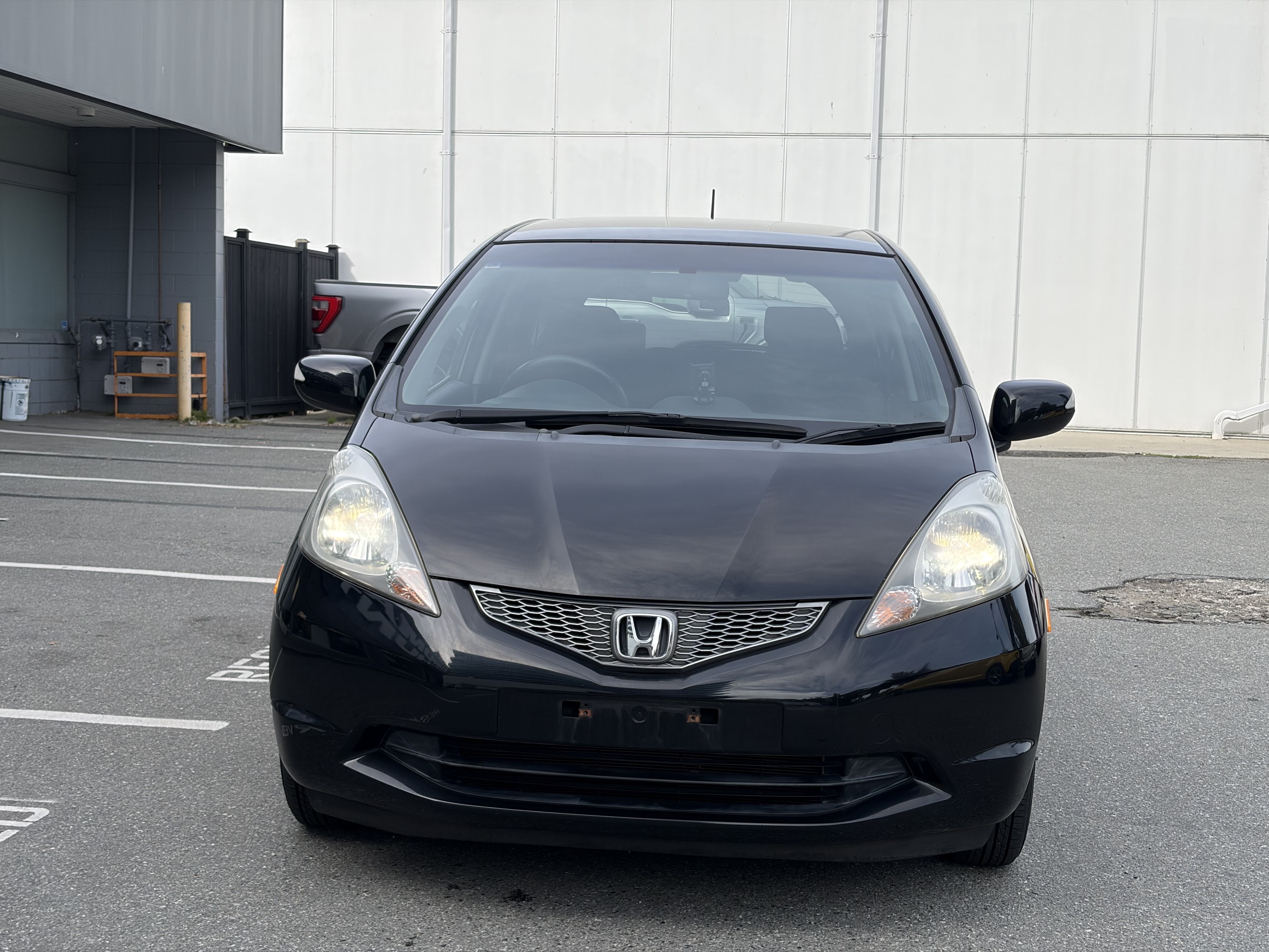 Vehicle photo 2