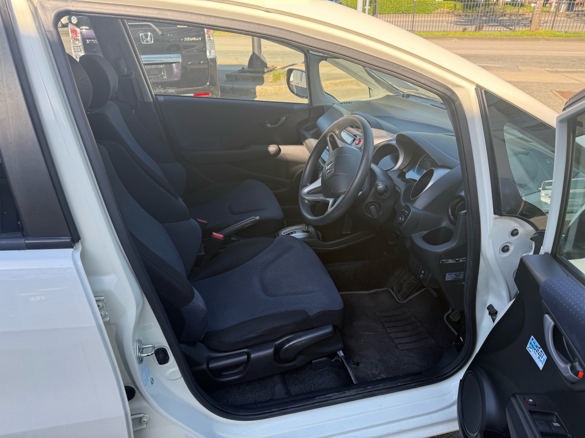 Vehicle photo 11