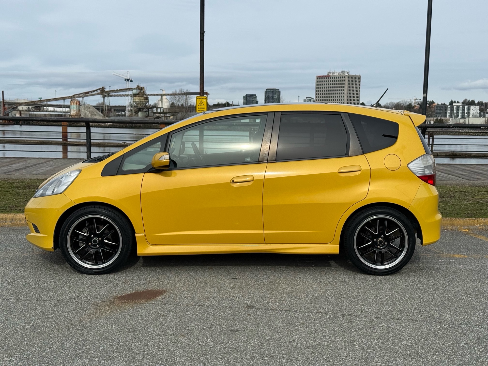 Vehicle photo 3