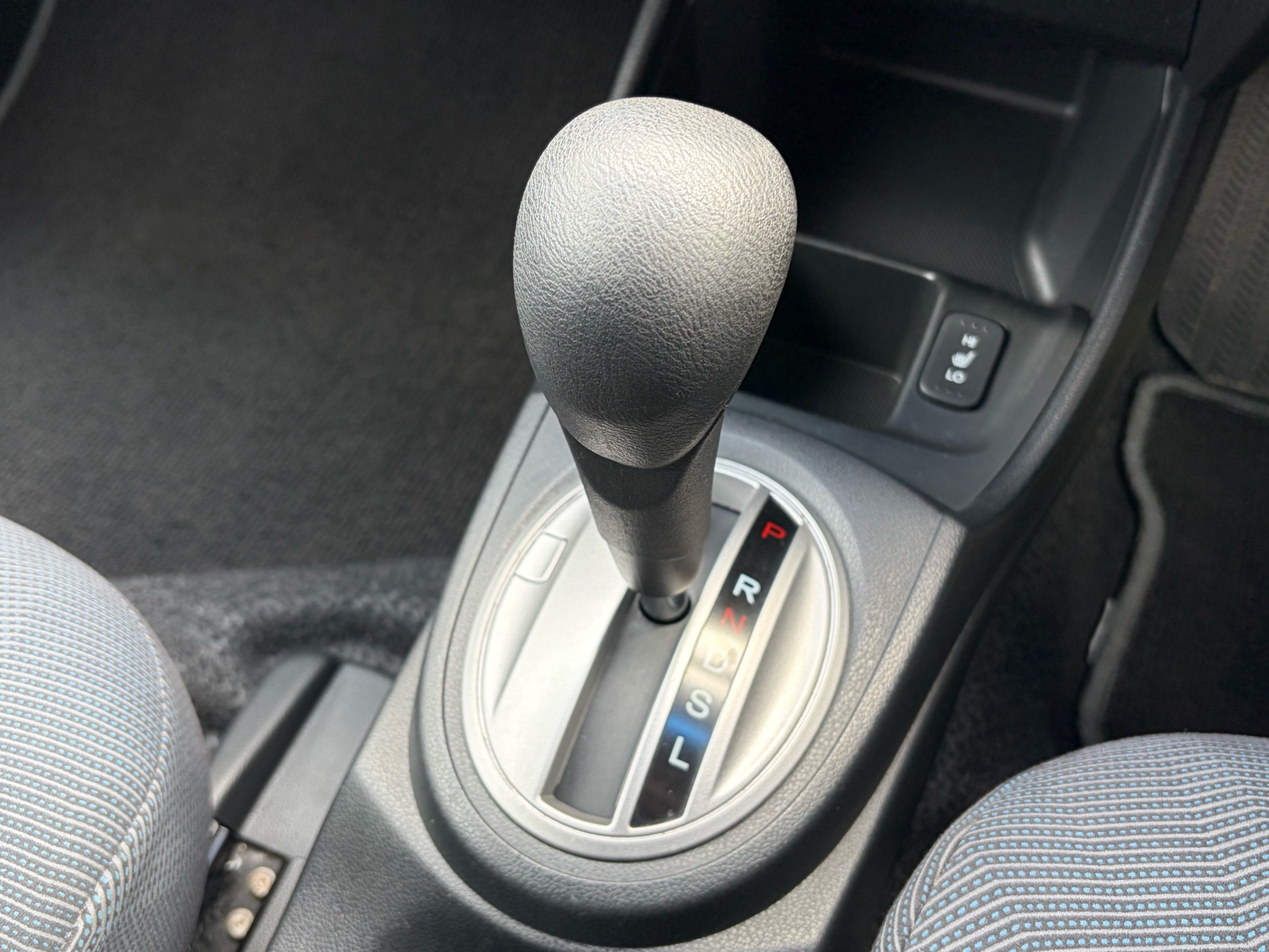 Vehicle photo 13