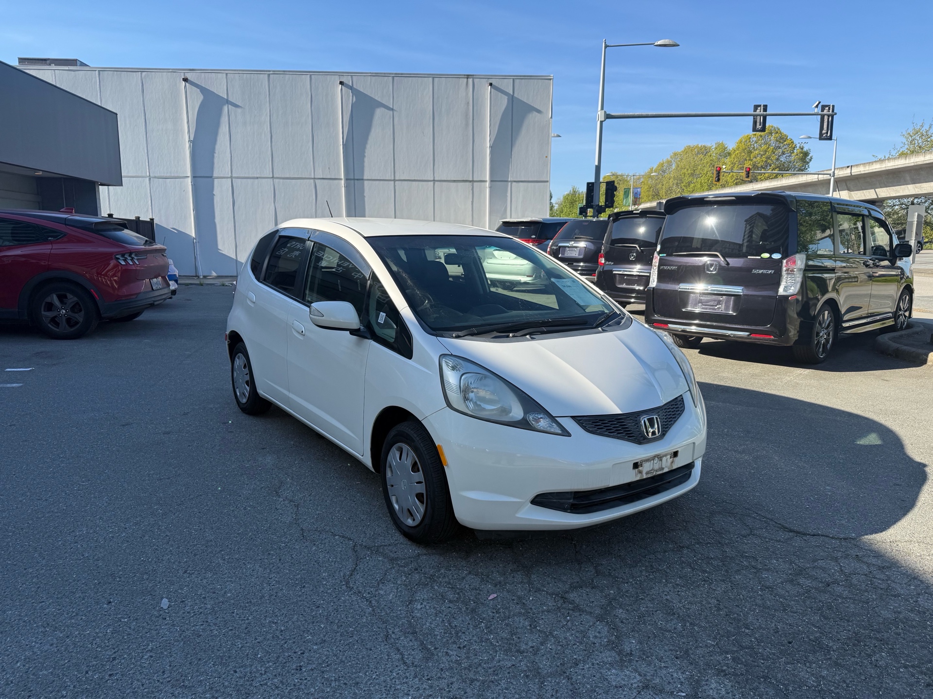 Vehicle photo 3