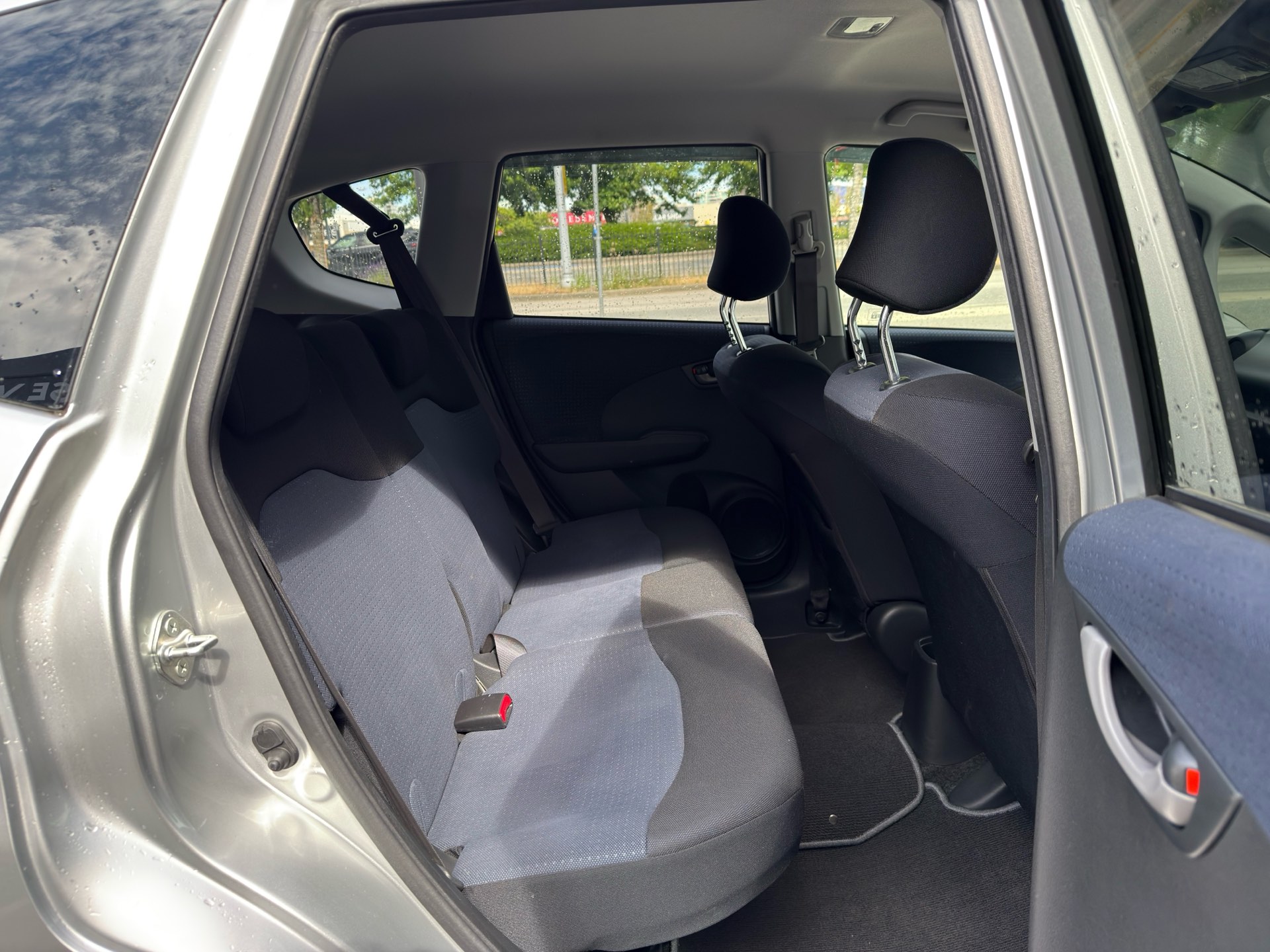 Vehicle photo 13