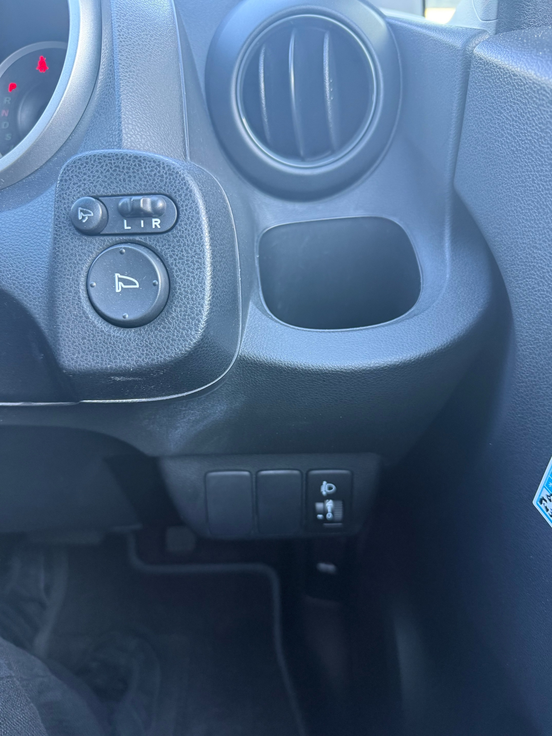 Vehicle photo 12