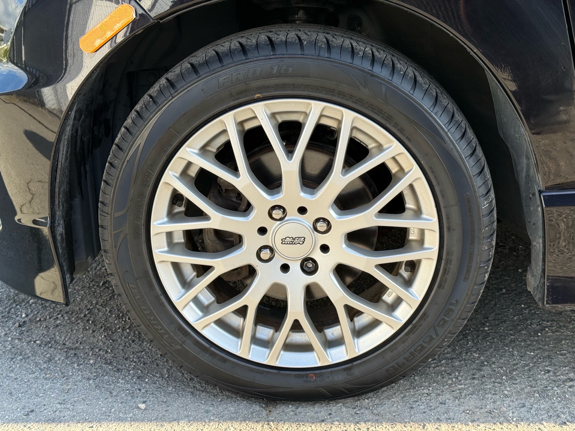 Vehicle photo 4