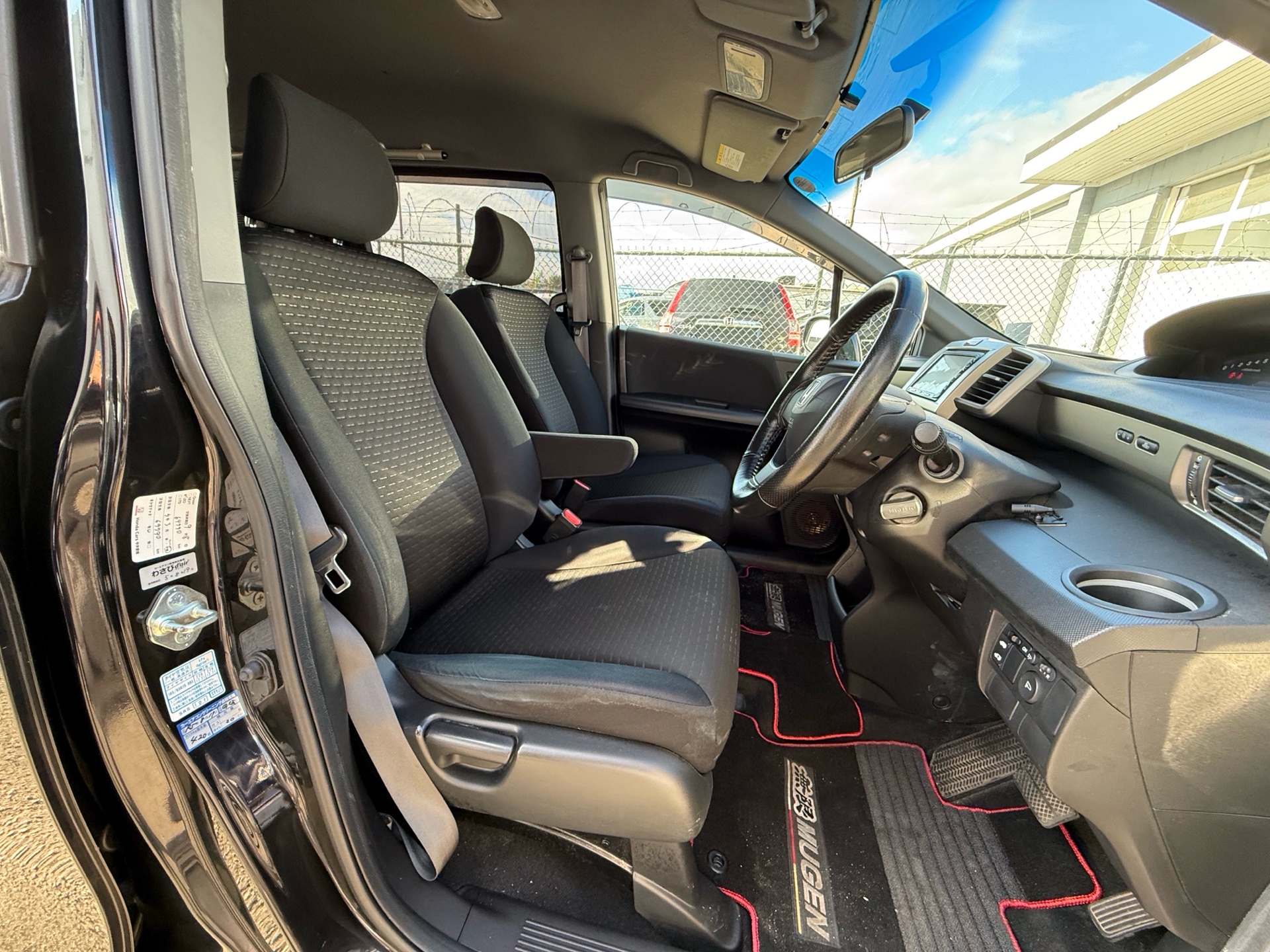 Vehicle photo 9