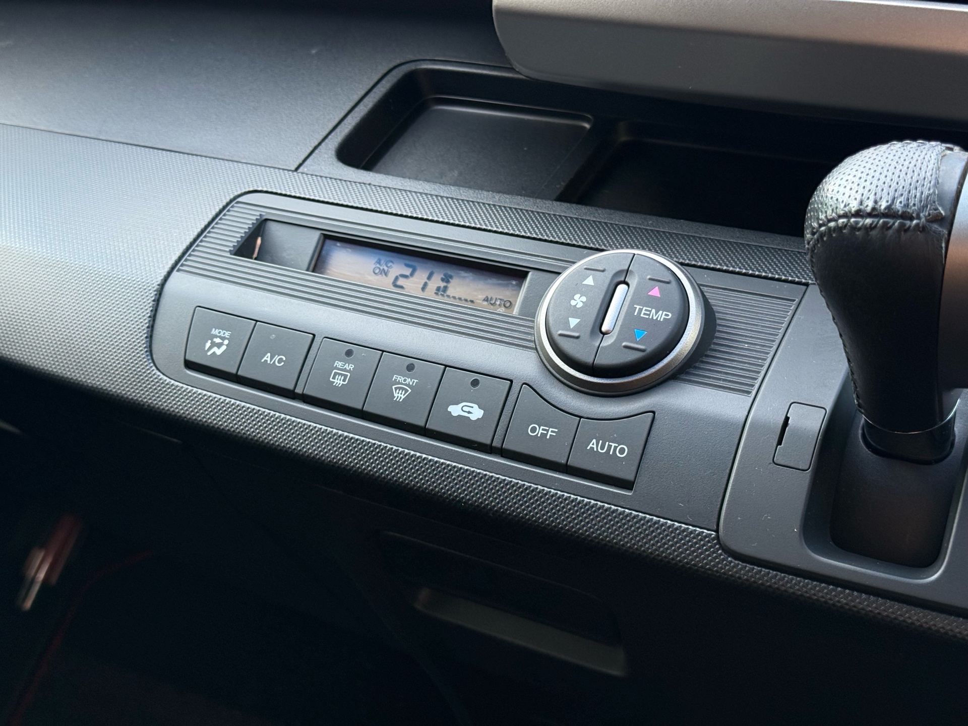 Vehicle photo 12
