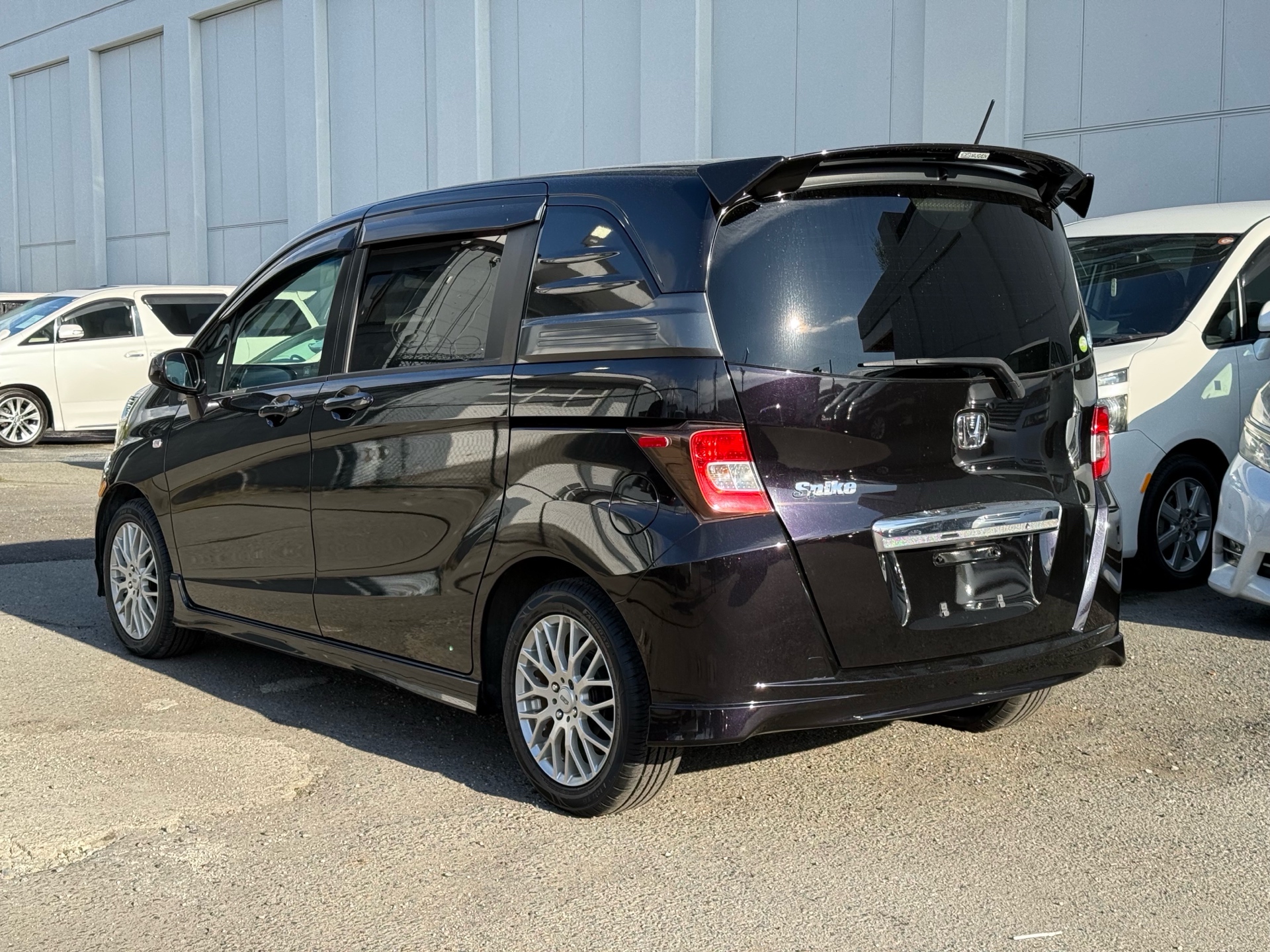 Vehicle photo 3